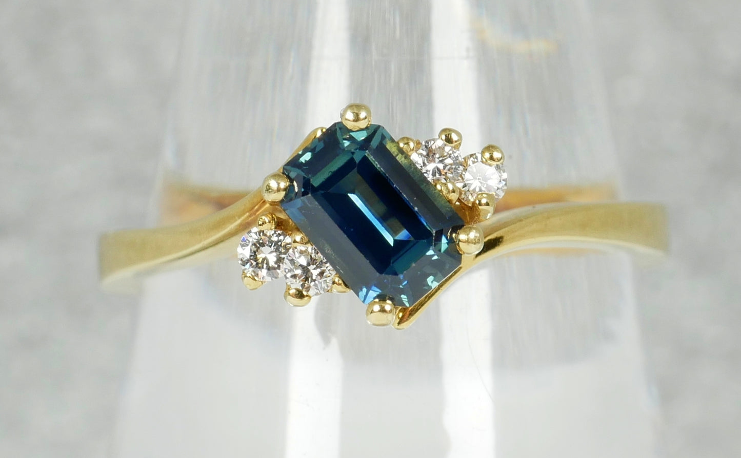 Modern Solid 18ct Yellow Gold London Blue Topaz & Diamond Dress Ring Size 7 N 54
