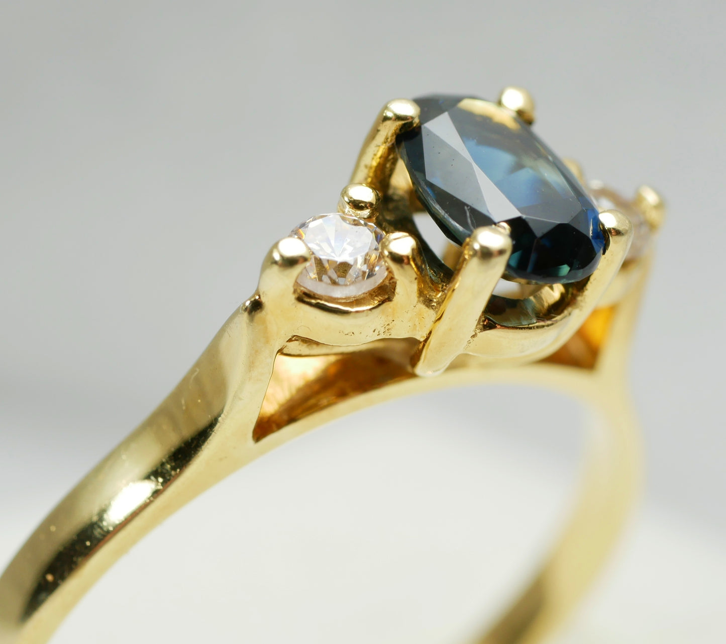 Modern Solid 18ct Yellow Gold Natural Blue Sapphire Dress Ring Size 6.5 M 52