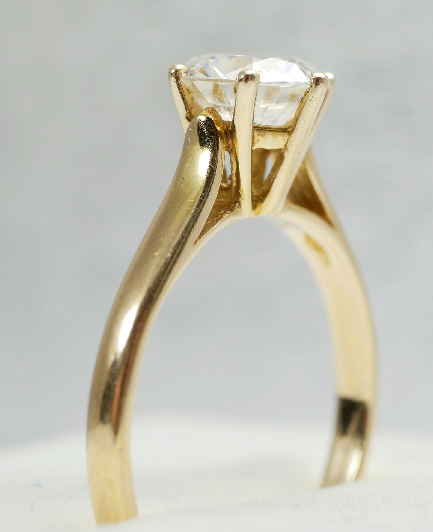Modern Solid 9ct Yellow Gold 6.5mm CZ Solitaire Engagement Ring Size 5.5 K 50