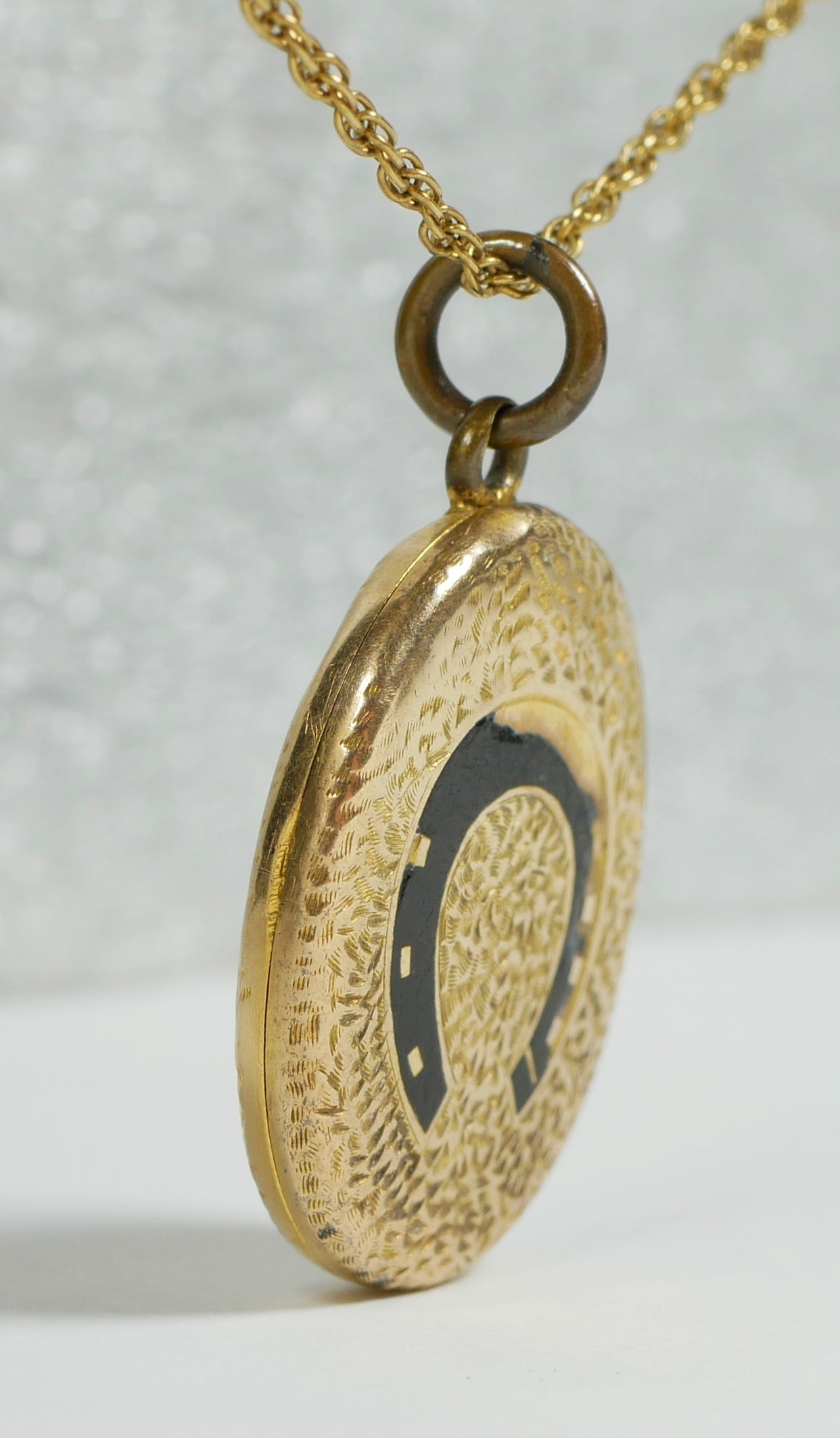 Antique Victorian 18ct Yellow Gold Enamel Horseshoe Oval Pendant Mourning Locket