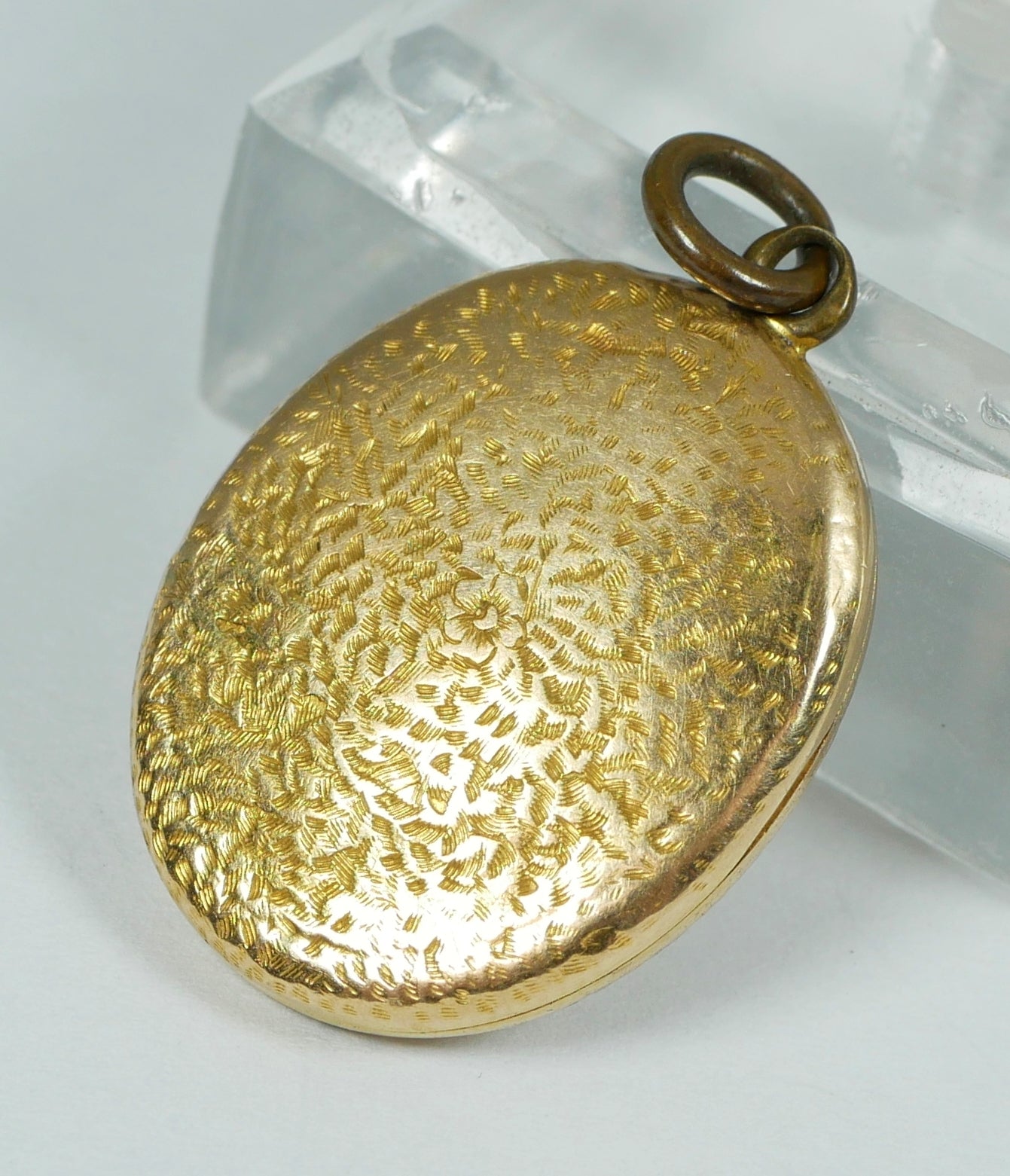 Antique Victorian 18ct Yellow Gold Enamel Horseshoe Oval Pendant Mourning Locket
