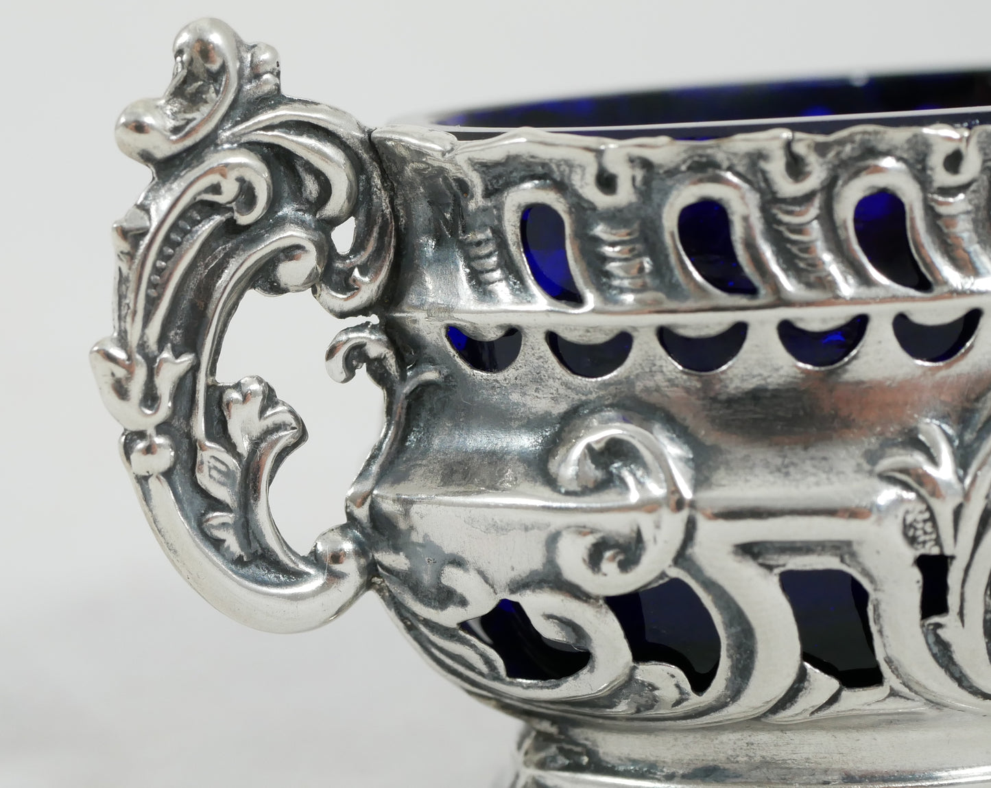 Antique Edwardian 1901 Repousse Sterling Silver Salt Cellar Bowl Blue Glass Set