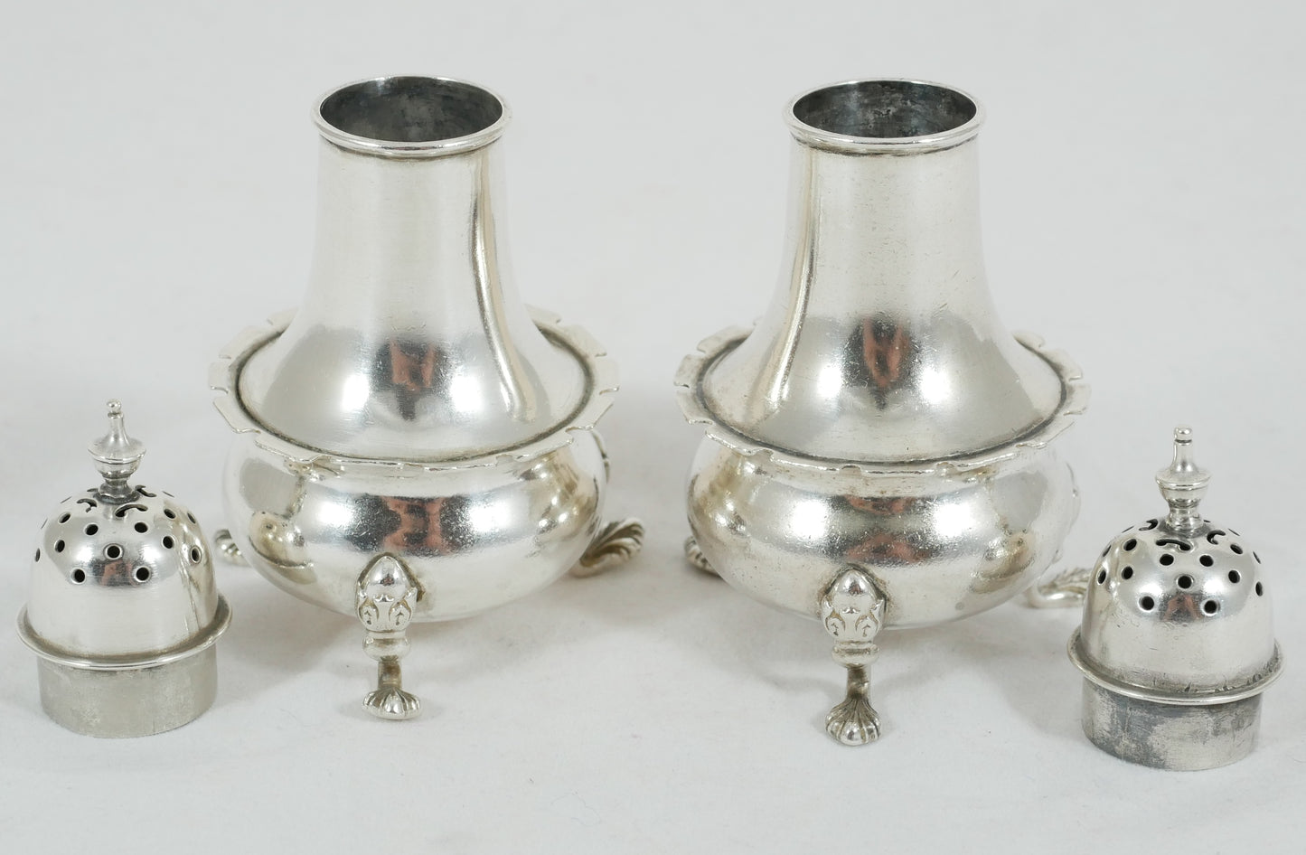 Antique Edwardian 1901 Pair of Sterling Silver Pepper Pots Salt Shaker Set W&H