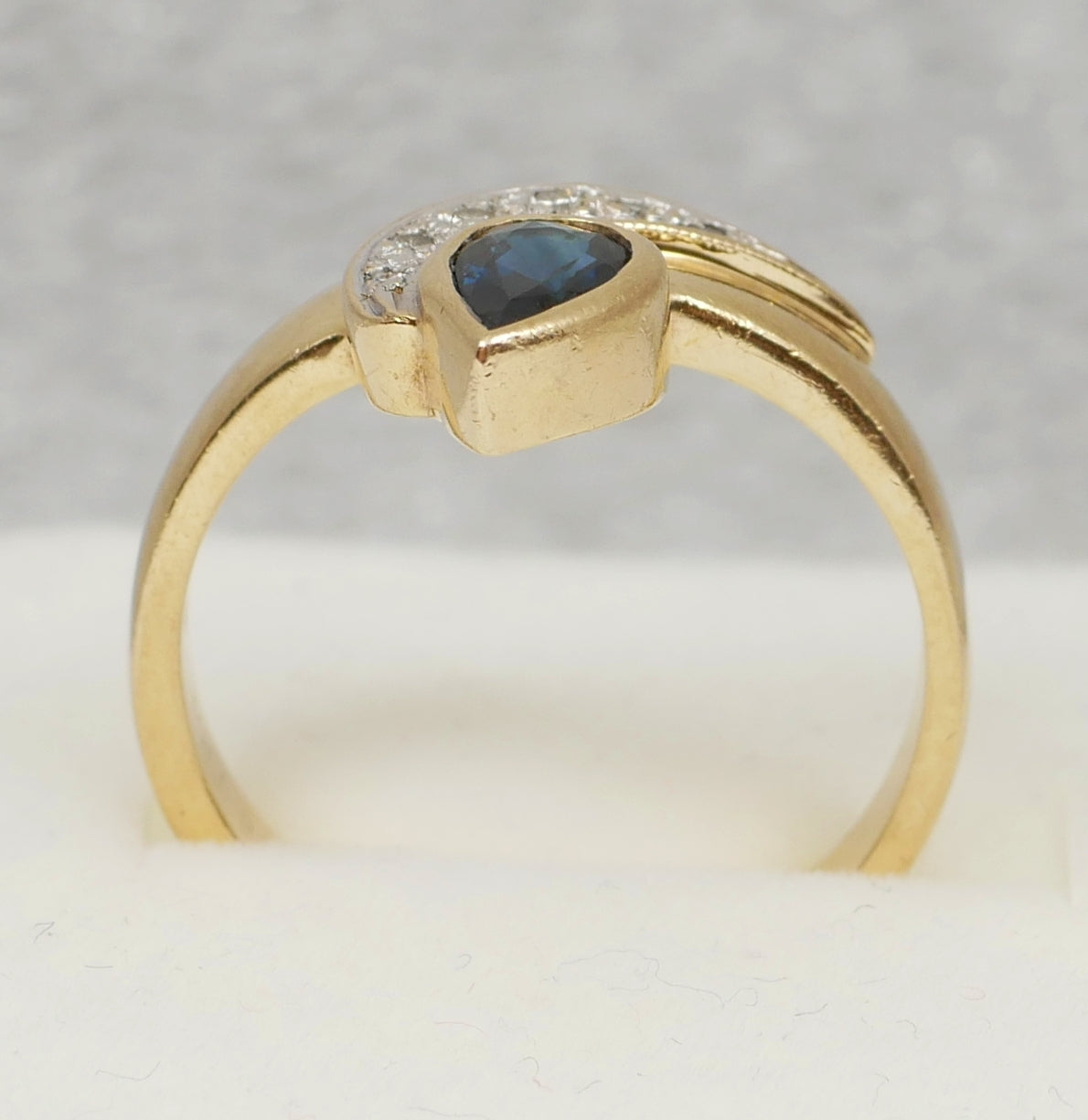 Solid 9ct Yellow Gold Pear Cut Blue Sapphire & Diamond Dress Ring Size 7.5 O 55