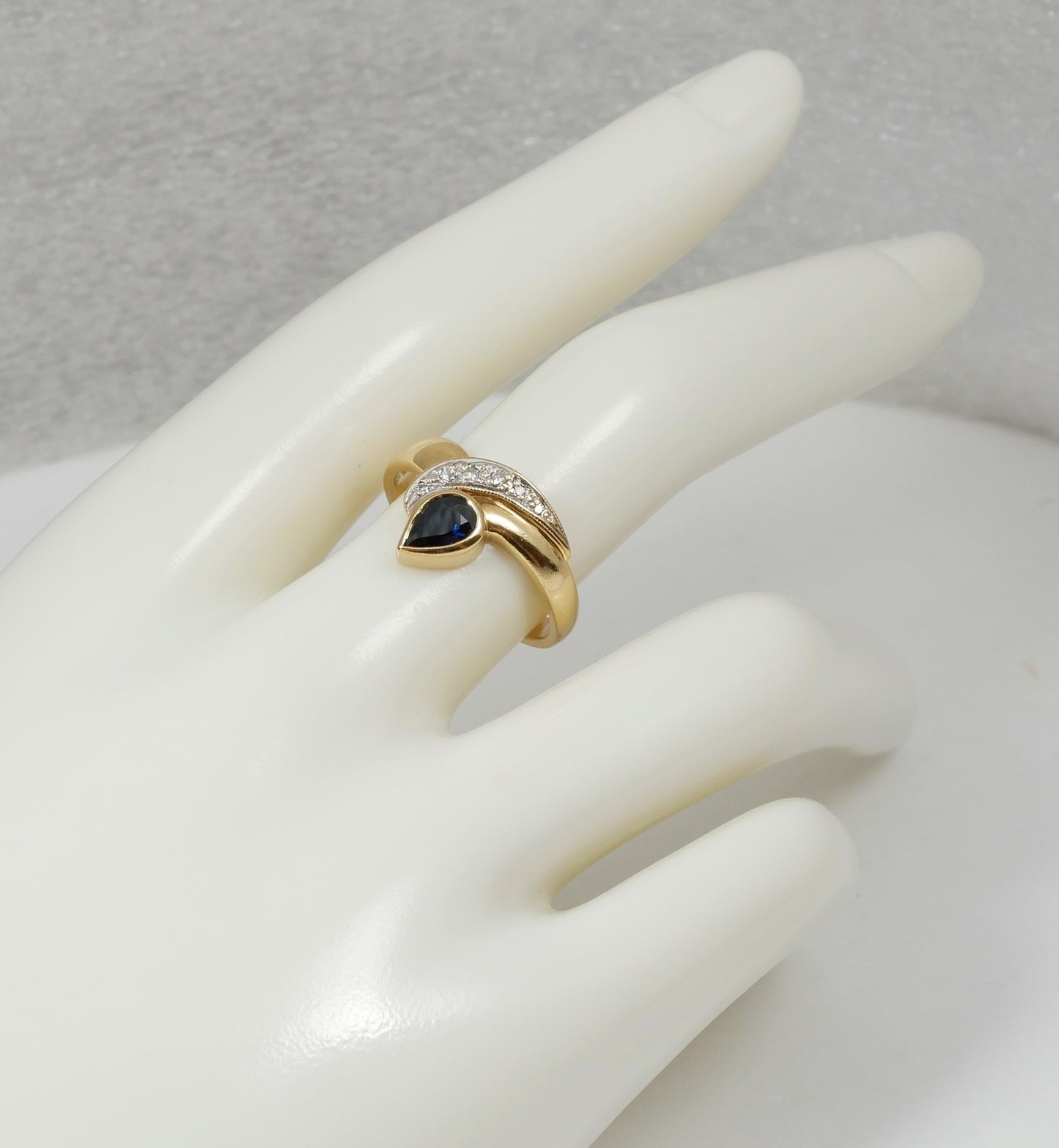 Solid 9ct Yellow Gold Pear Cut Blue Sapphire & Diamond Dress Ring Size 7.5 O 55