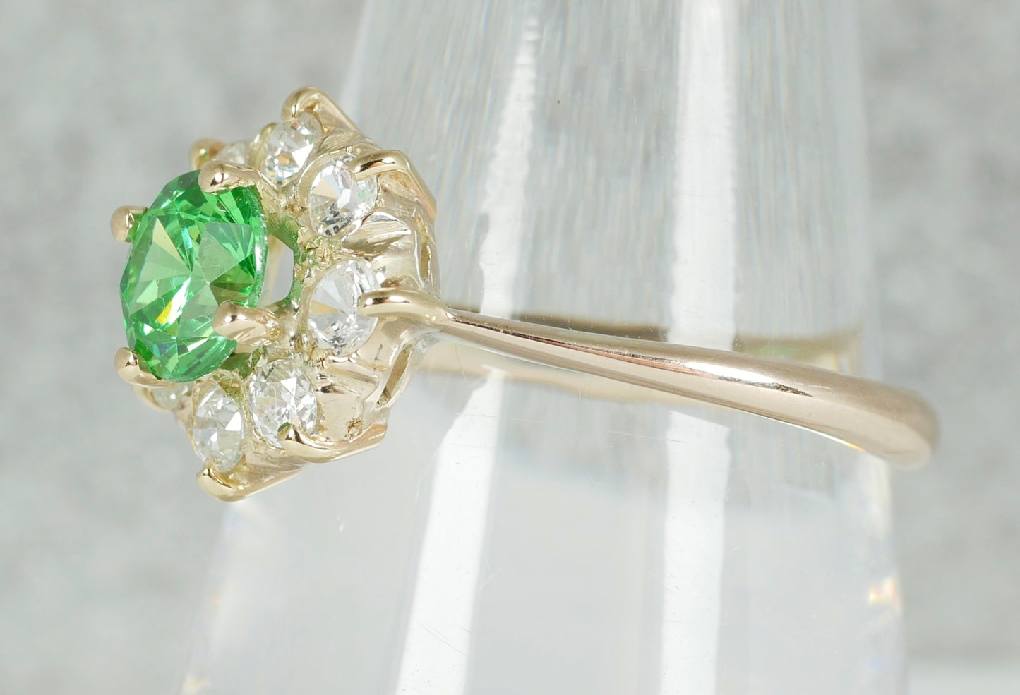Vintage Solid 9ct Yellow Gold Green Stone Sapphire Daisy Dress Ring Size 10 T 61