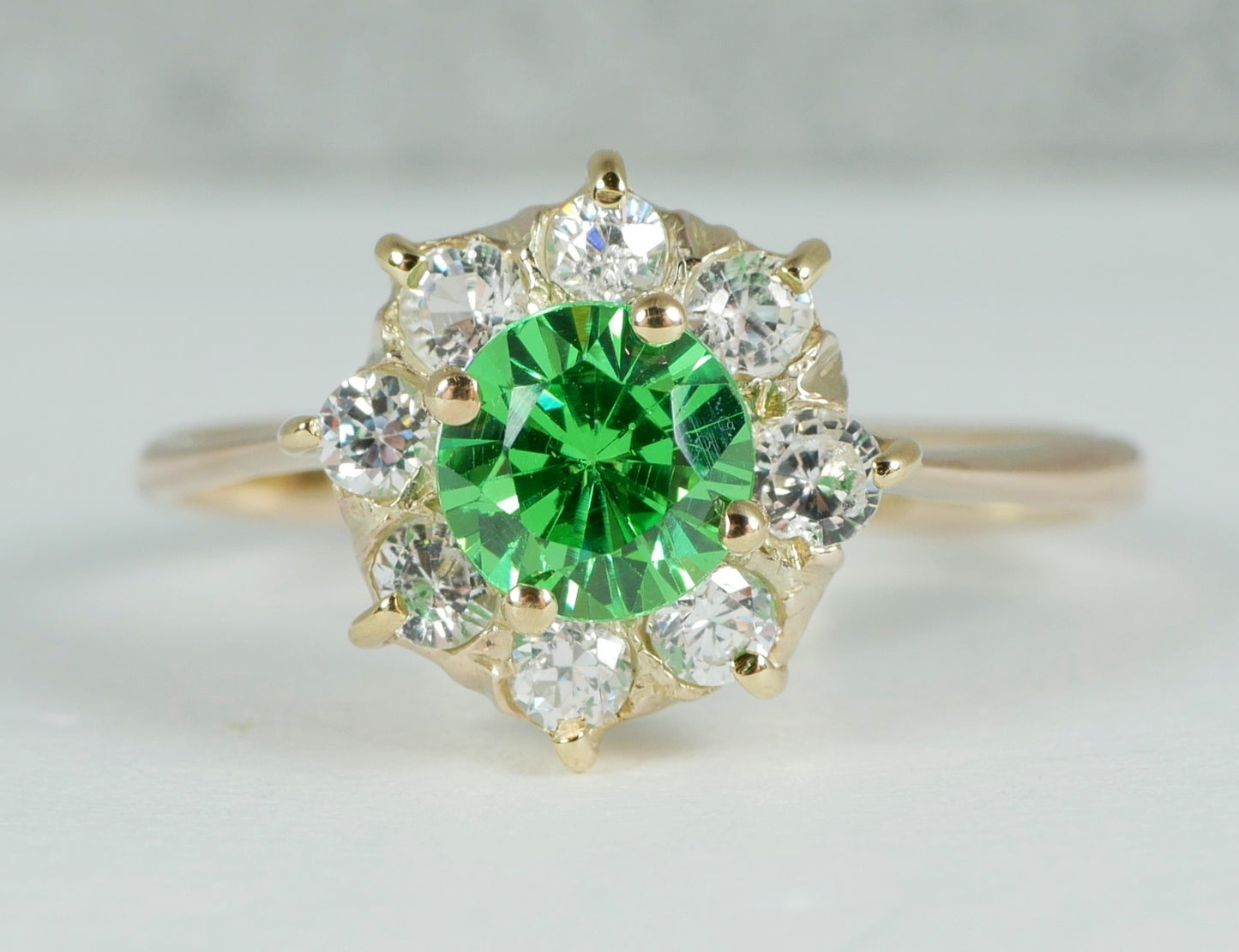 Vintage Solid 9ct Yellow Gold Green Stone Sapphire Daisy Dress Ring Size 10 T 61