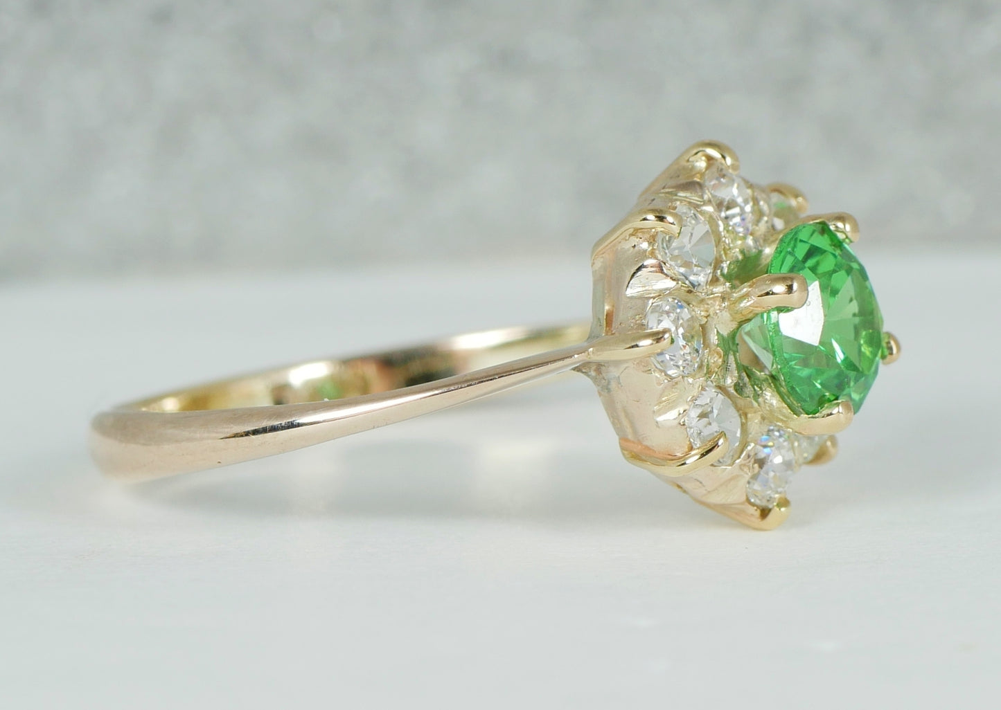 Vintage Solid 9ct Yellow Gold Green Stone Sapphire Daisy Dress Ring Size 10 T 61