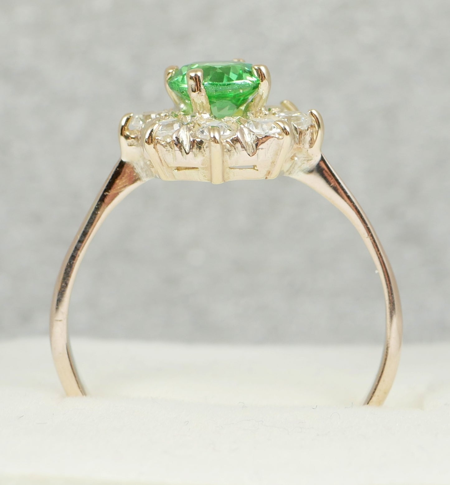 Vintage Solid 9ct Yellow Gold Green Stone Sapphire Daisy Dress Ring Size 10 T 61