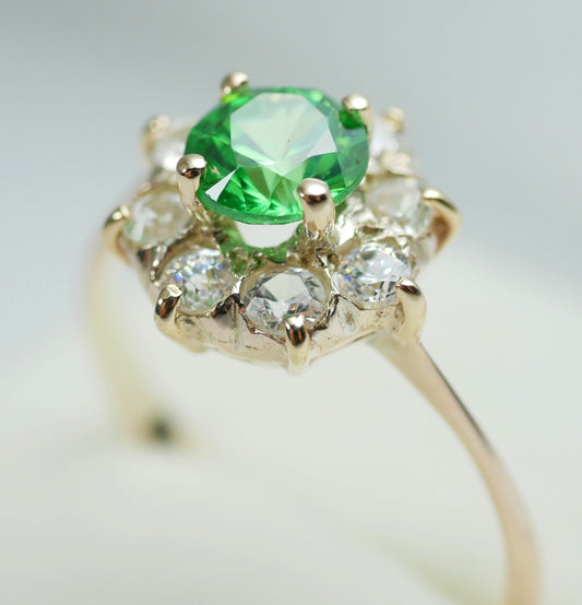 Vintage Solid 9ct Yellow Gold Green Stone Sapphire Daisy Dress Ring Size 10 T 61