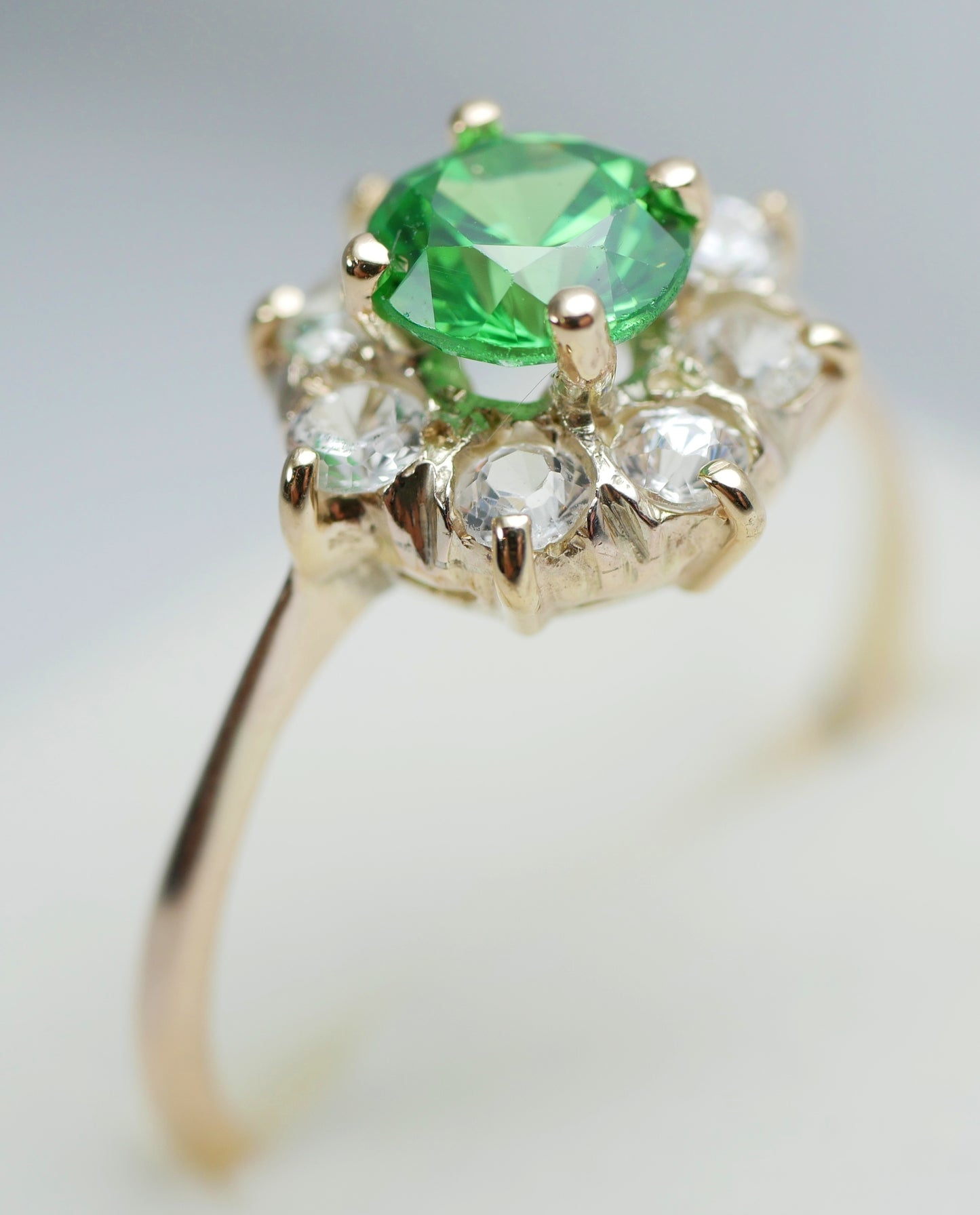 Vintage Solid 9ct Yellow Gold Green Stone Sapphire Daisy Dress Ring Size 10 T 61