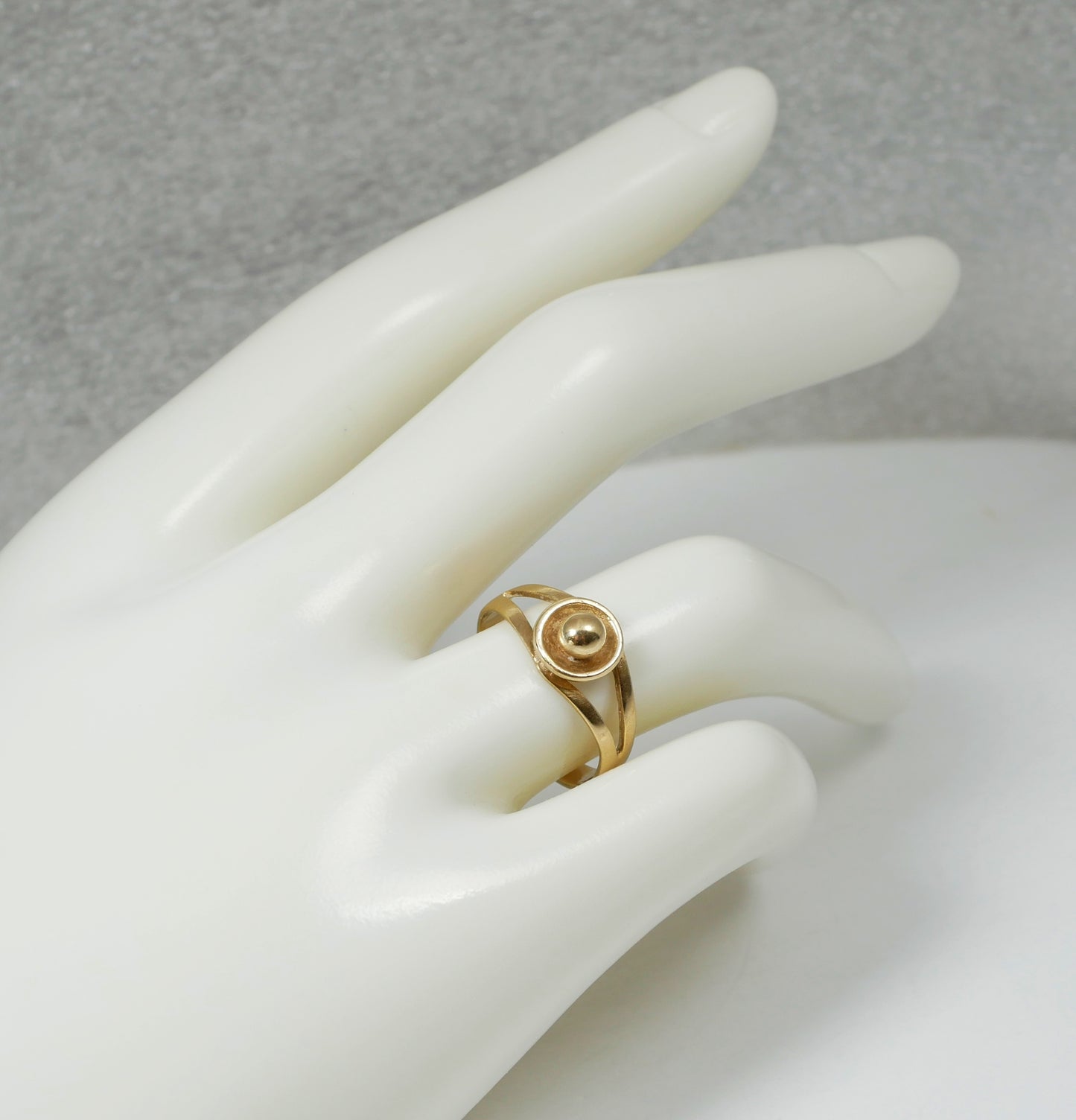 Vintage English 1976 Solid 9ct Yellow Gold Collar Stud Dress Ring Size 6.5 M 52
