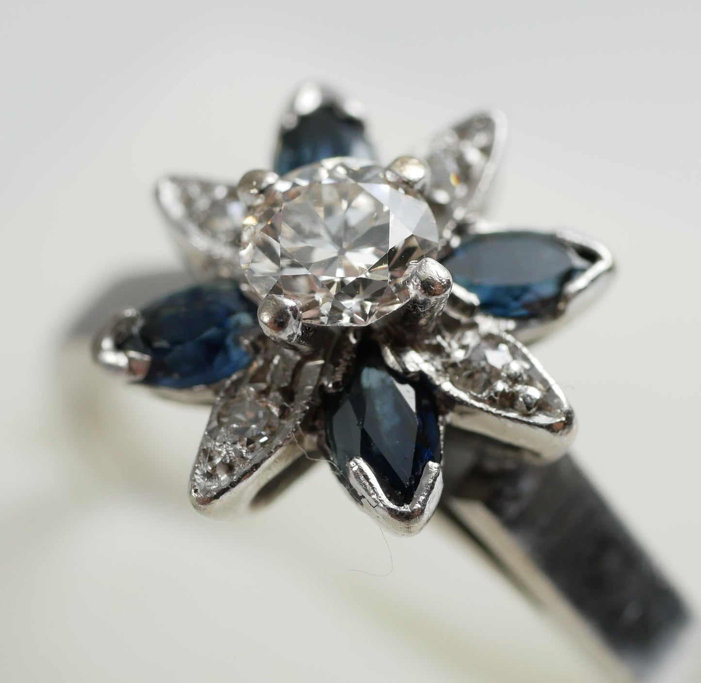 Vintage Solid 18ct White Gold 0.30ct Diamond Sapphire Flower Dress Ring 5.5 K 50