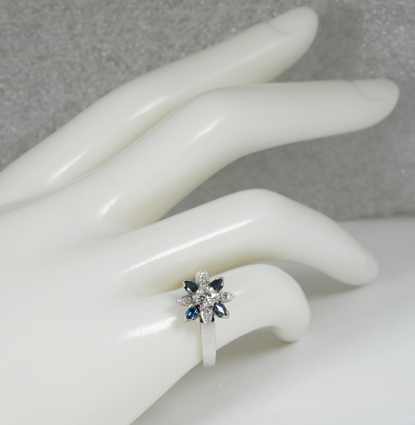 Vintage Solid 18ct White Gold 0.30ct Diamond Sapphire Flower Dress Ring 5.5 K 50