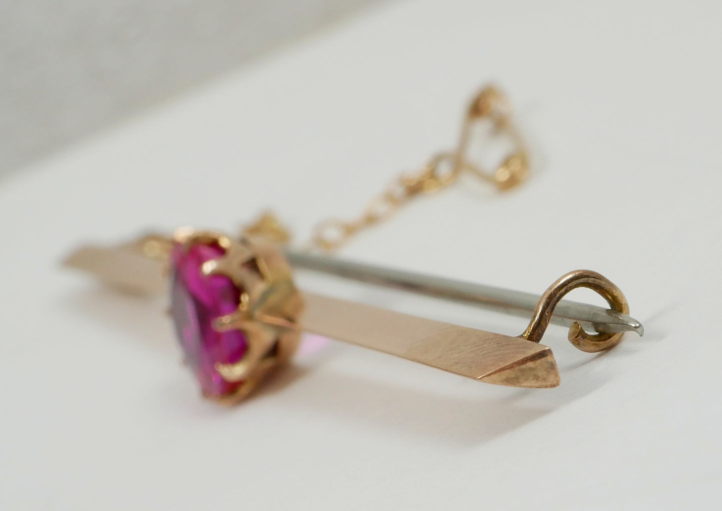 Antique Vintage Solid 9ct Yellow Gold Pink Sapphire 63mm Bar Brooch Safety Chain