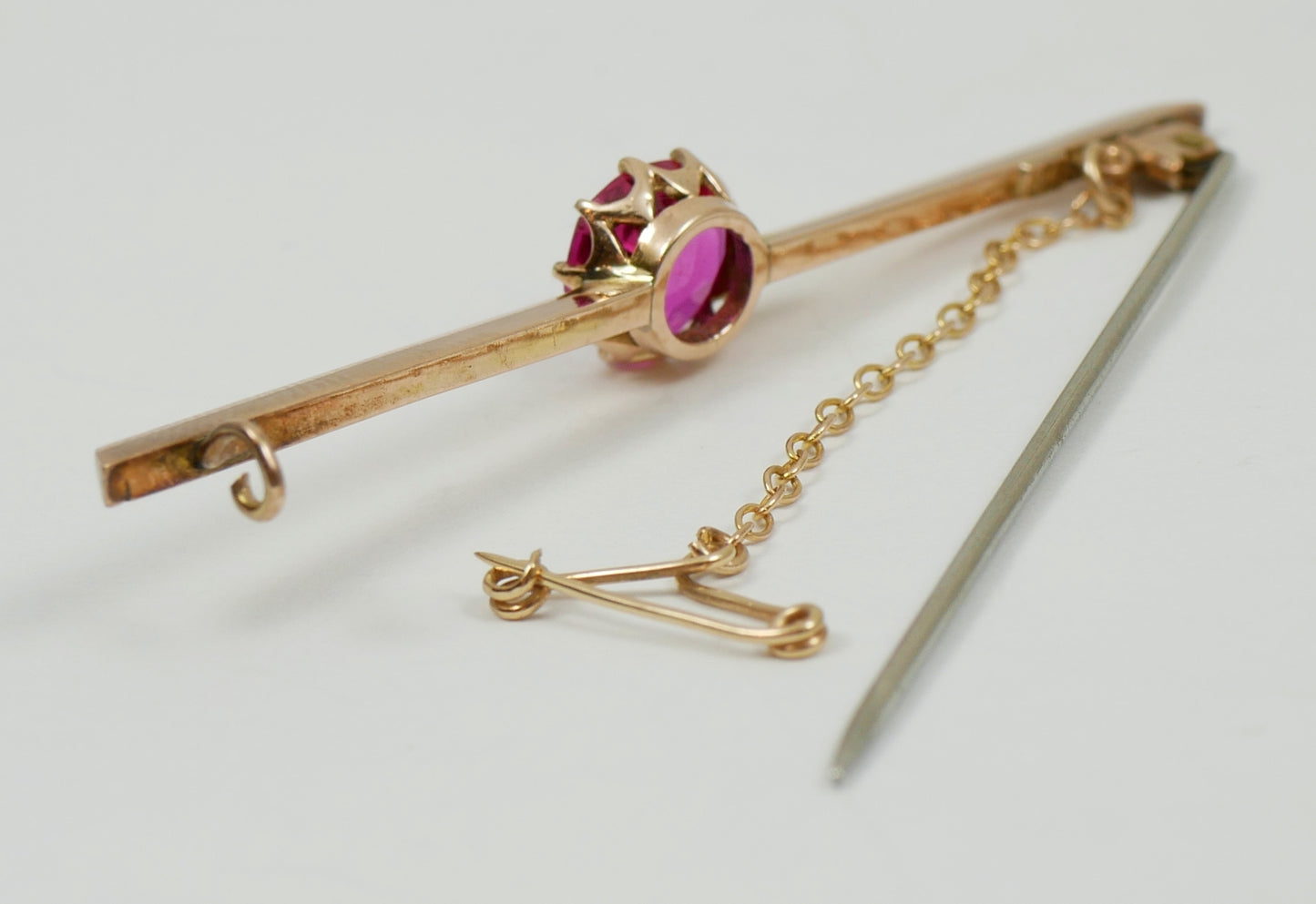 Antique Vintage Solid 9ct Yellow Gold Pink Sapphire 63mm Bar Brooch Safety Chain