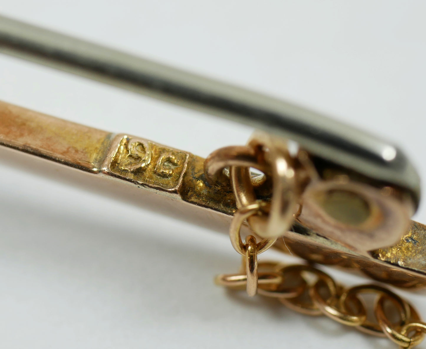 Antique Vintage Solid 9ct Yellow Gold Pink Sapphire 63mm Bar Brooch Safety Chain