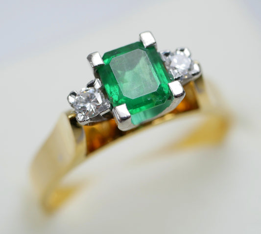 Vintage Solid 18ct Yellow Gold Emerald Diamond 3 Stone Dress Ring Size 6.5 M 52
