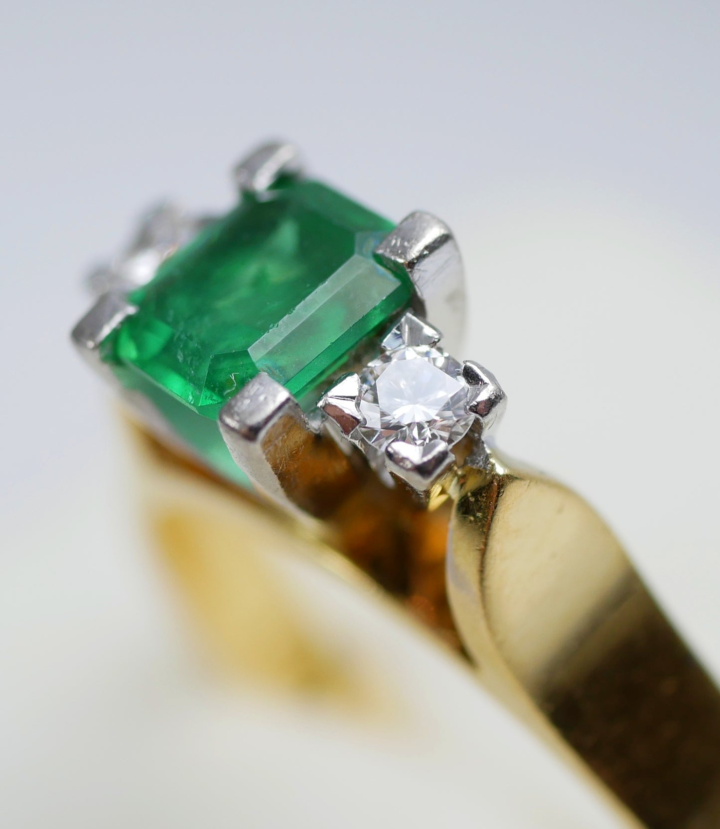 Vintage Solid 18ct Yellow Gold Emerald Diamond 3 Stone Dress Ring Size 6.5 M 52