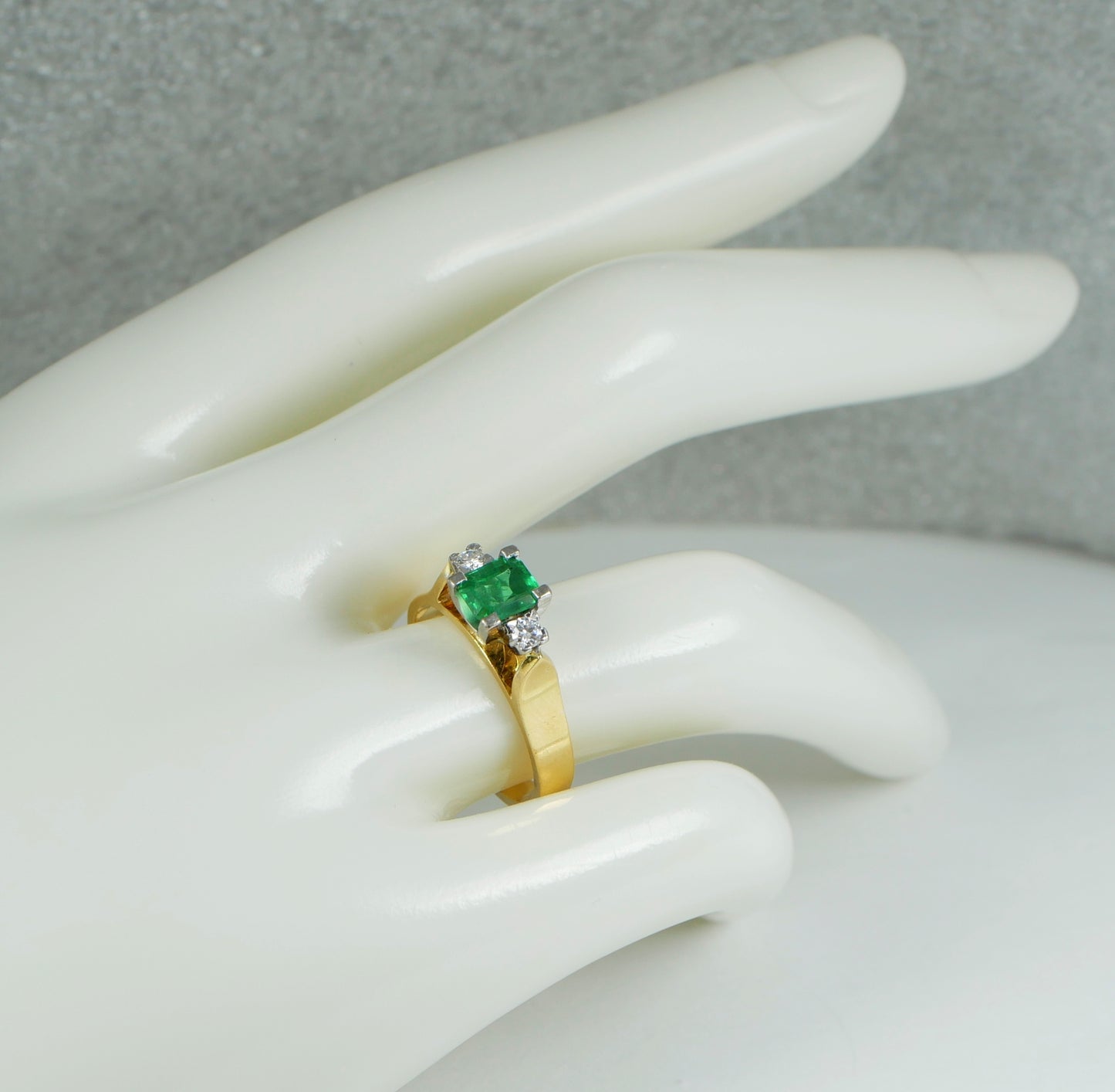 Vintage Solid 18ct Yellow Gold Emerald Diamond 3 Stone Dress Ring Size 6.5 M 52