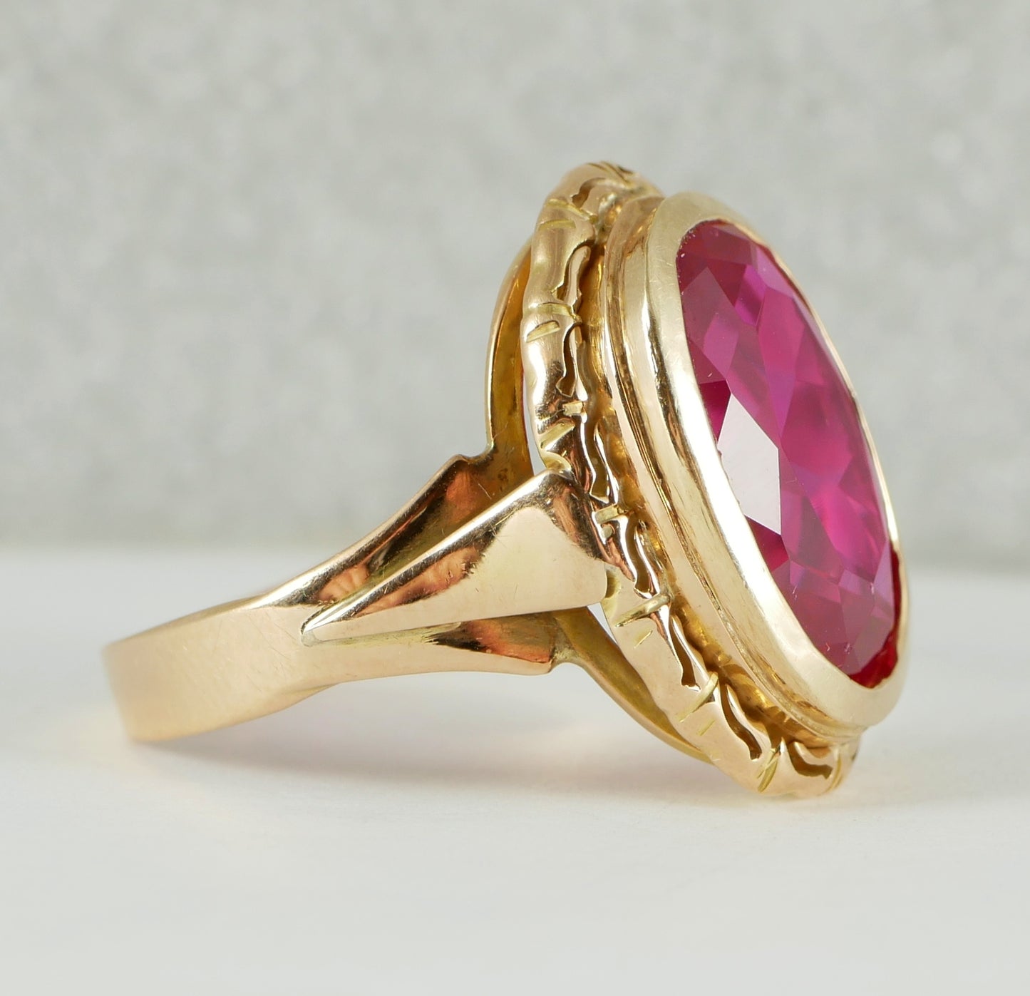 Vintage Solid 14ct Yellow Gold Oval Cut 7ct Ruby Cocktail Dress Ring Size 8 P 56