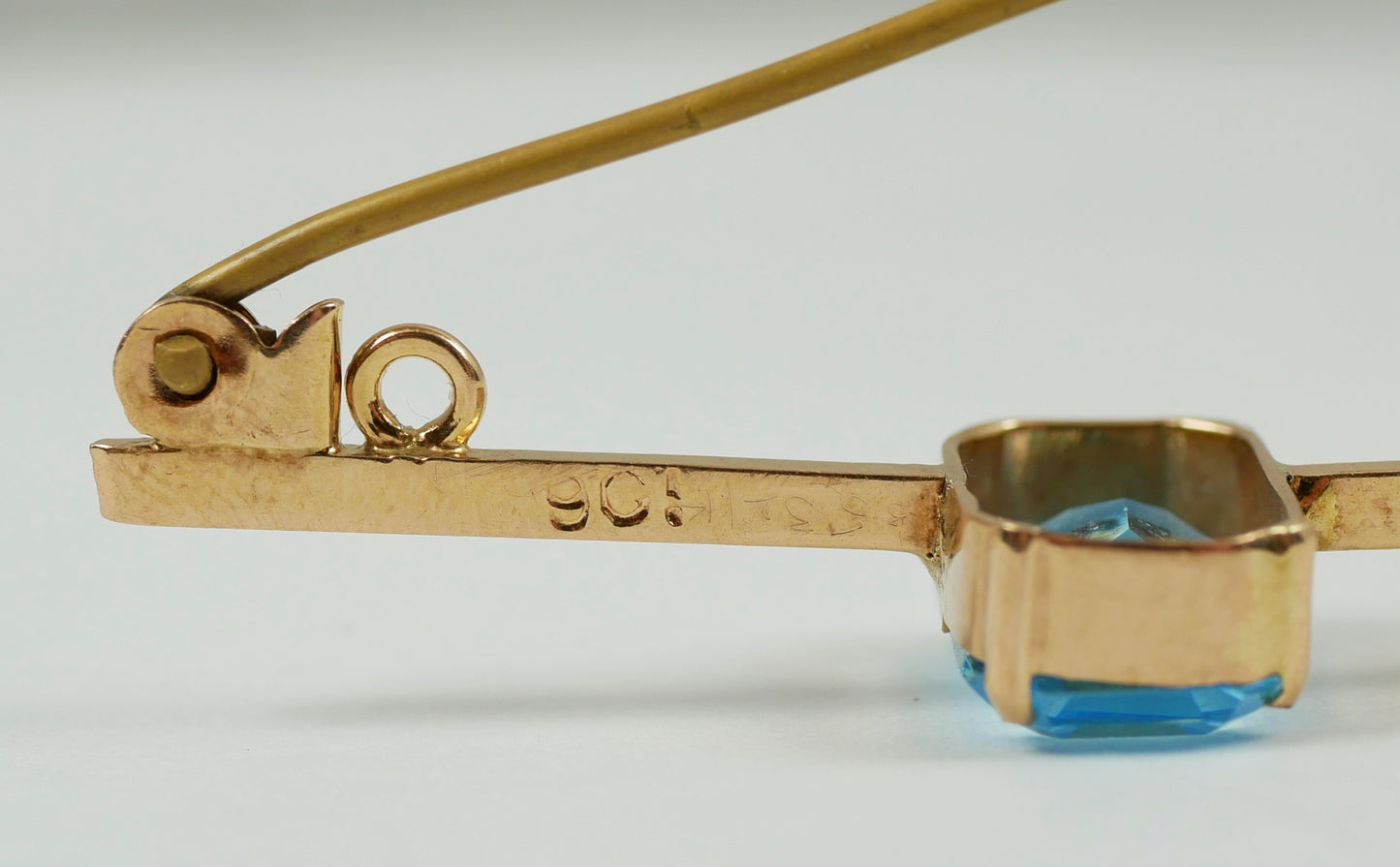 Antique Art Deco Solid 9ct Yellow Gold Aquamarine Glass Paste Bar Brooch Pin 375