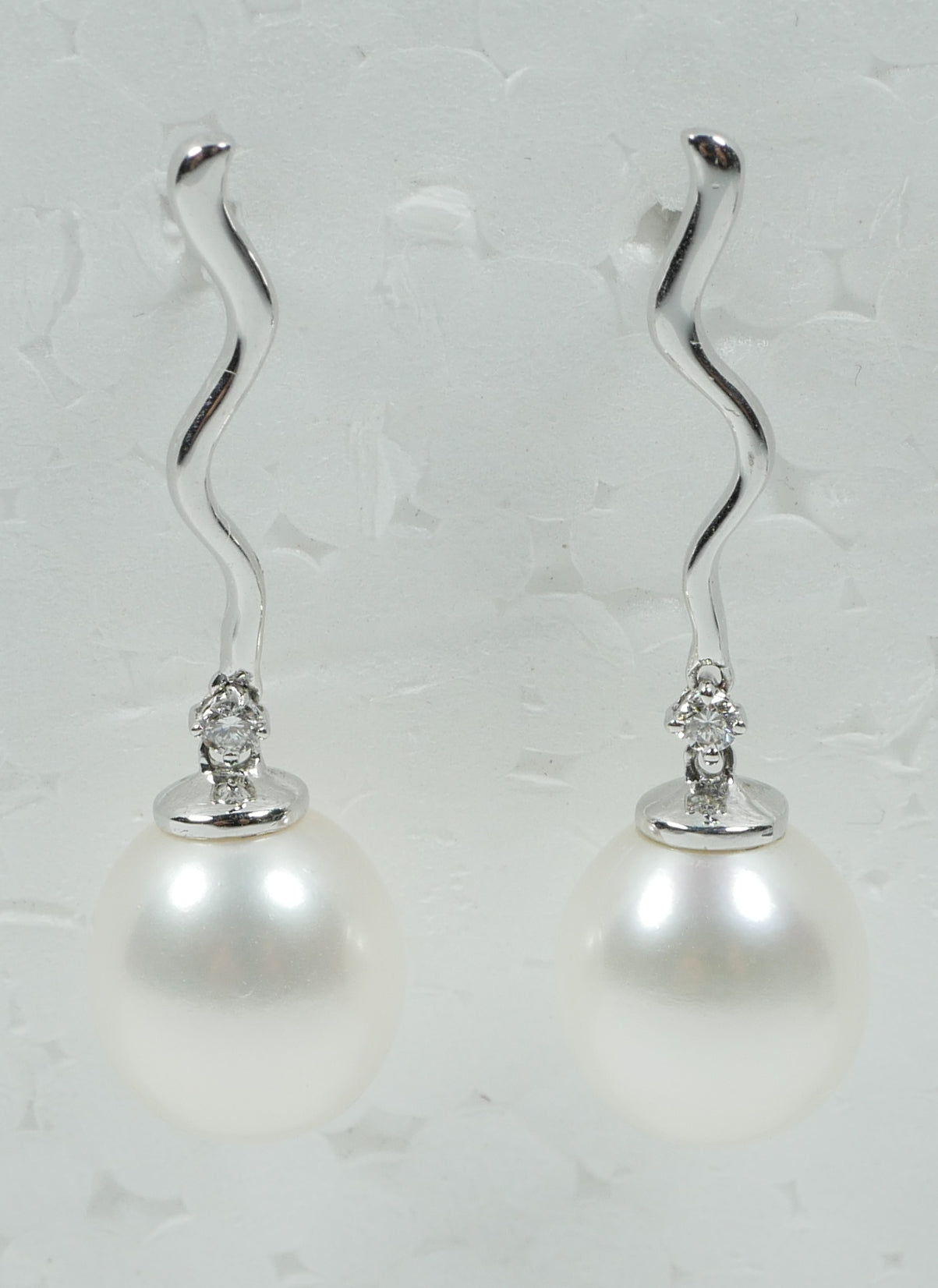 New Solid 14ct White Gold Pair of 11mm Pearl & Diamond Wave Dangle Earrings Set