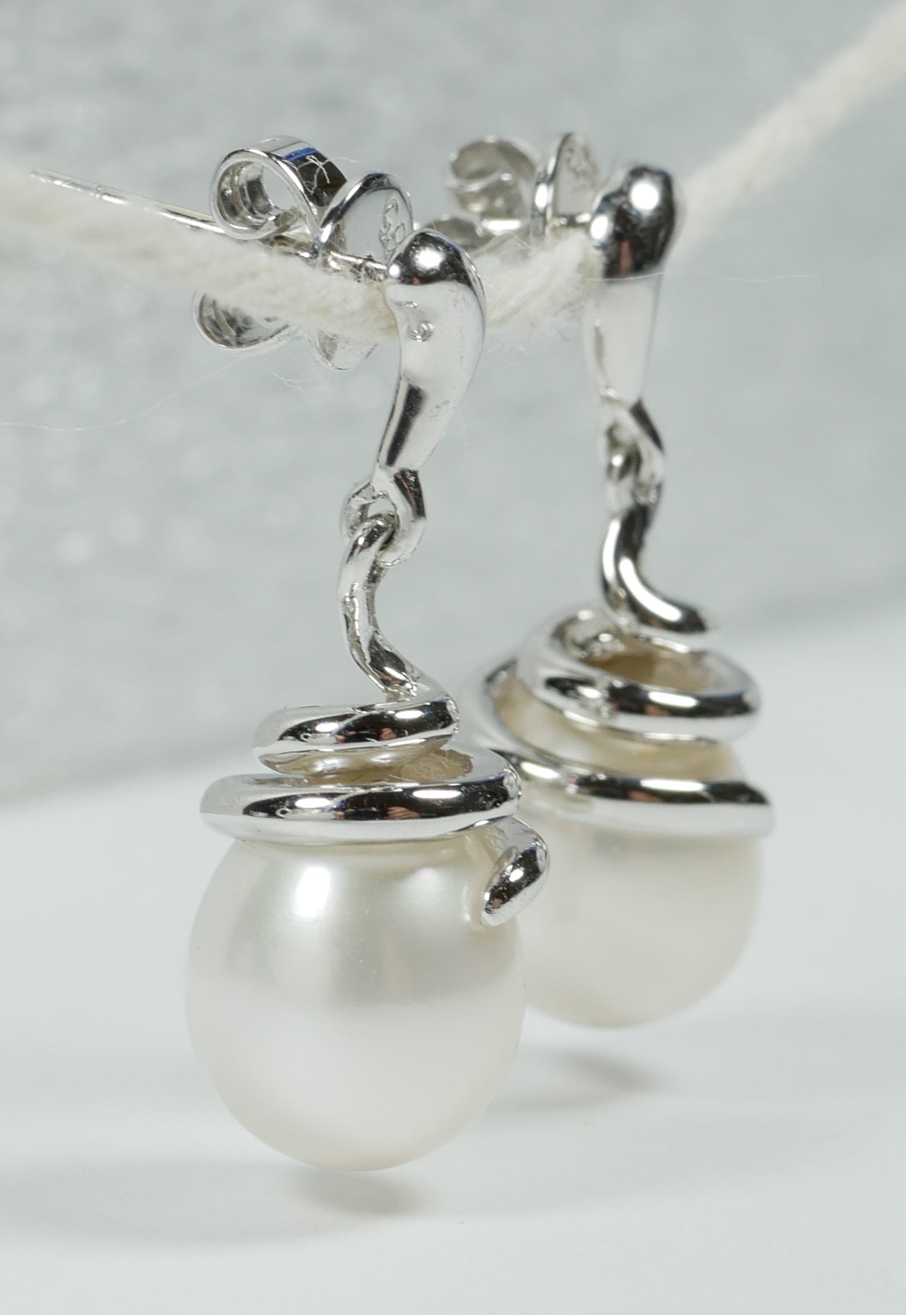 New Solid 14ct White Gold Pair of 10mm Oval White Pearl Dangle Earrings Set 585