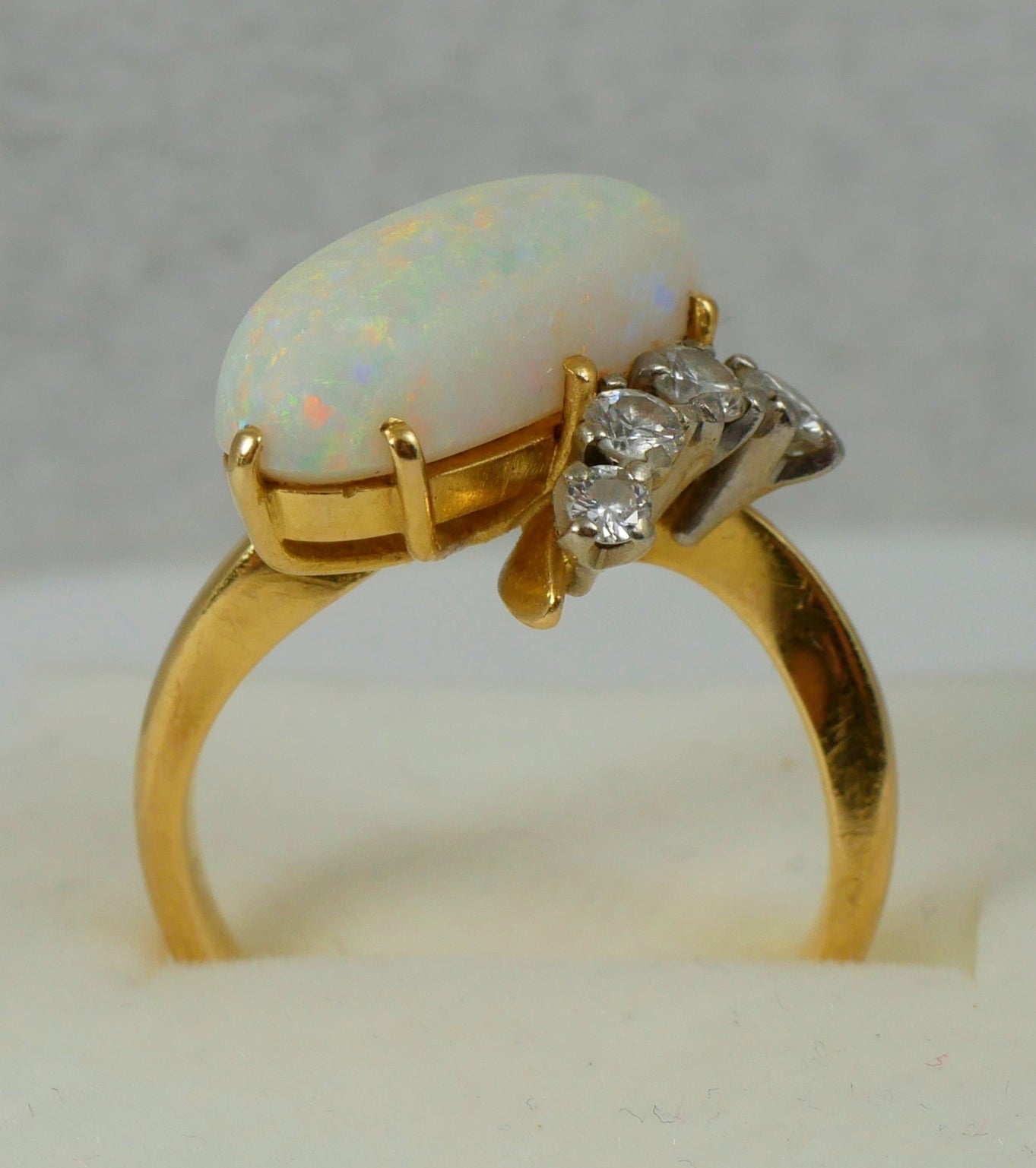 Vintage 18ct Yellow Gold Solid 3ct White Opal & Diamond Dress Ring Size 7.5 O 55