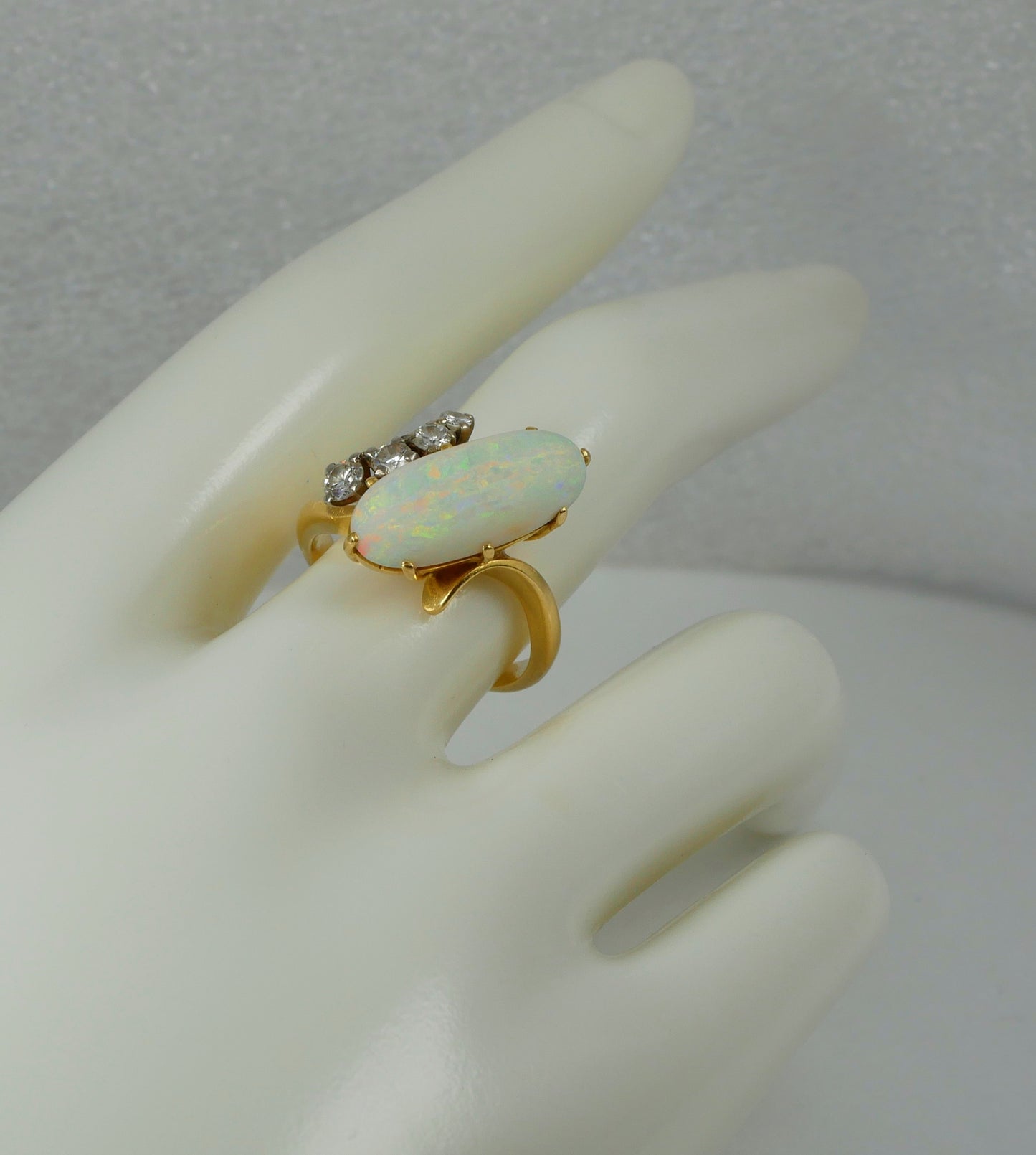 Vintage 18ct Yellow Gold Solid 3ct White Opal & Diamond Dress Ring Size 7.5 O 55