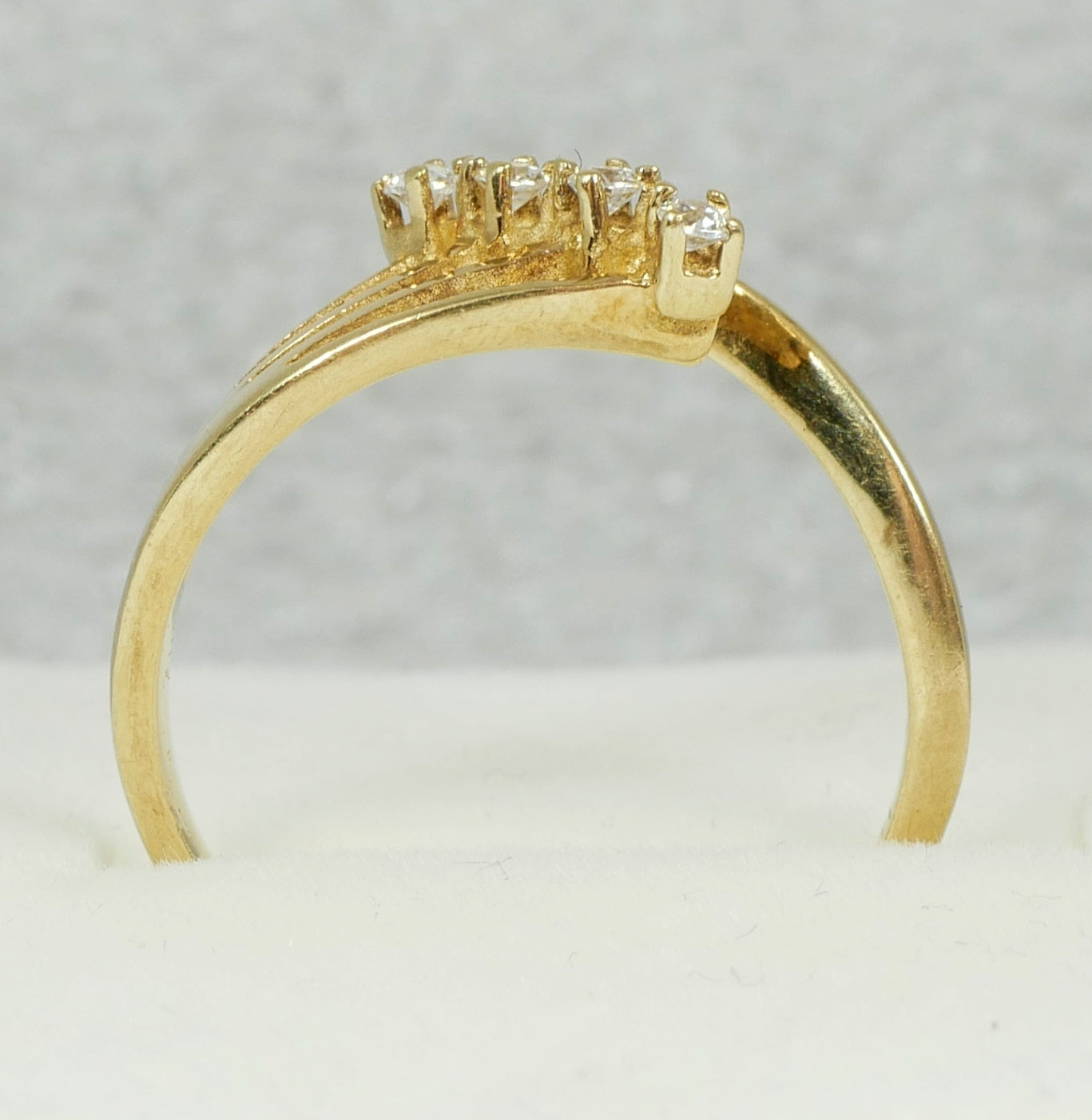 Vintage Solid 9ct Yellow Gold & White Stone Crossover Dress Ring Size 6.5 M 52