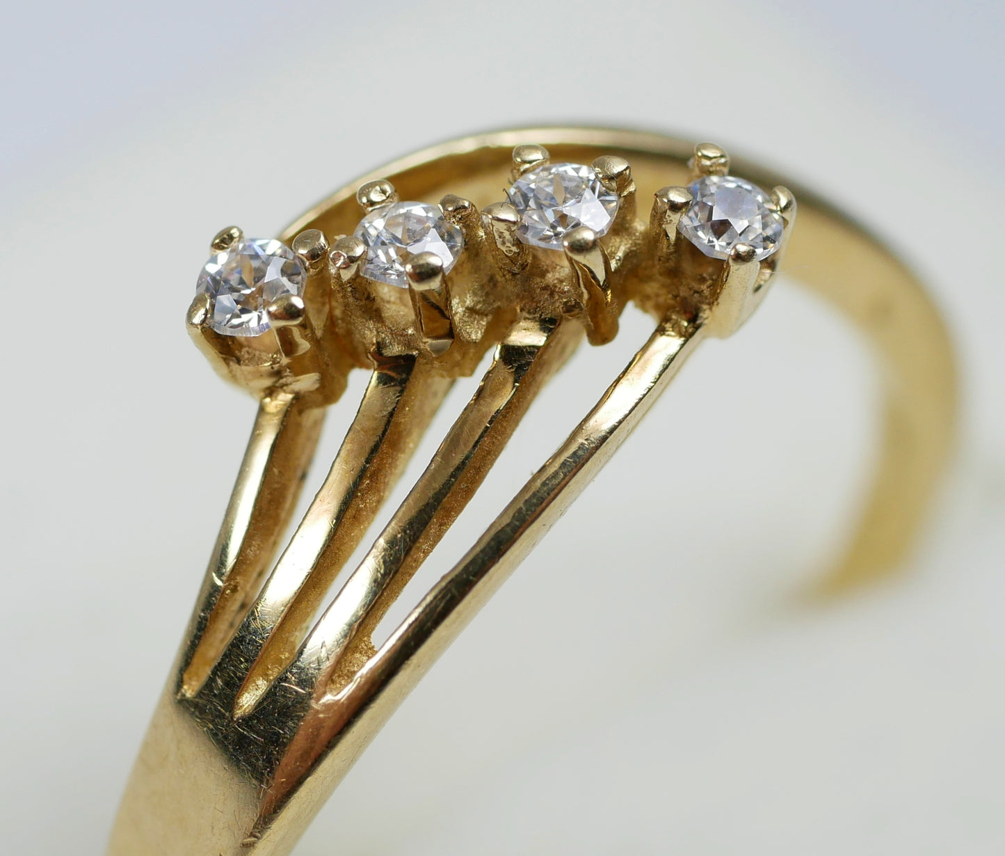 Vintage Solid 9ct Yellow Gold & White Stone Crossover Dress Ring Size 6.5 M 52