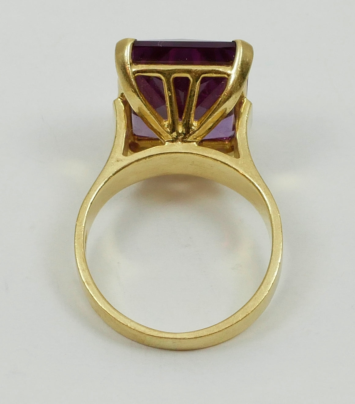 Vintage Solid 18ct Yellow Gold Purple Sapphire Cocktail Dress Ring Size 6 L 51