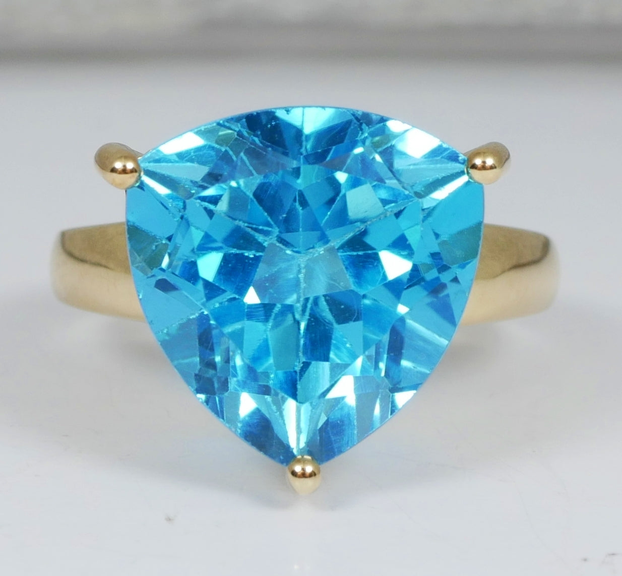 Solid 9ct Yellow Gold Trillion Cut 11ct Swiss Blue Topaz Dress Ring Size 8 P 56