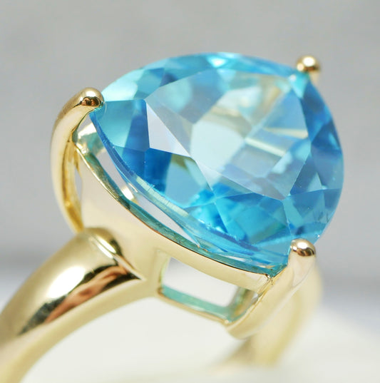Solid 9ct Yellow Gold Trillion Cut 11ct Swiss Blue Topaz Dress Ring Size 8 P 56