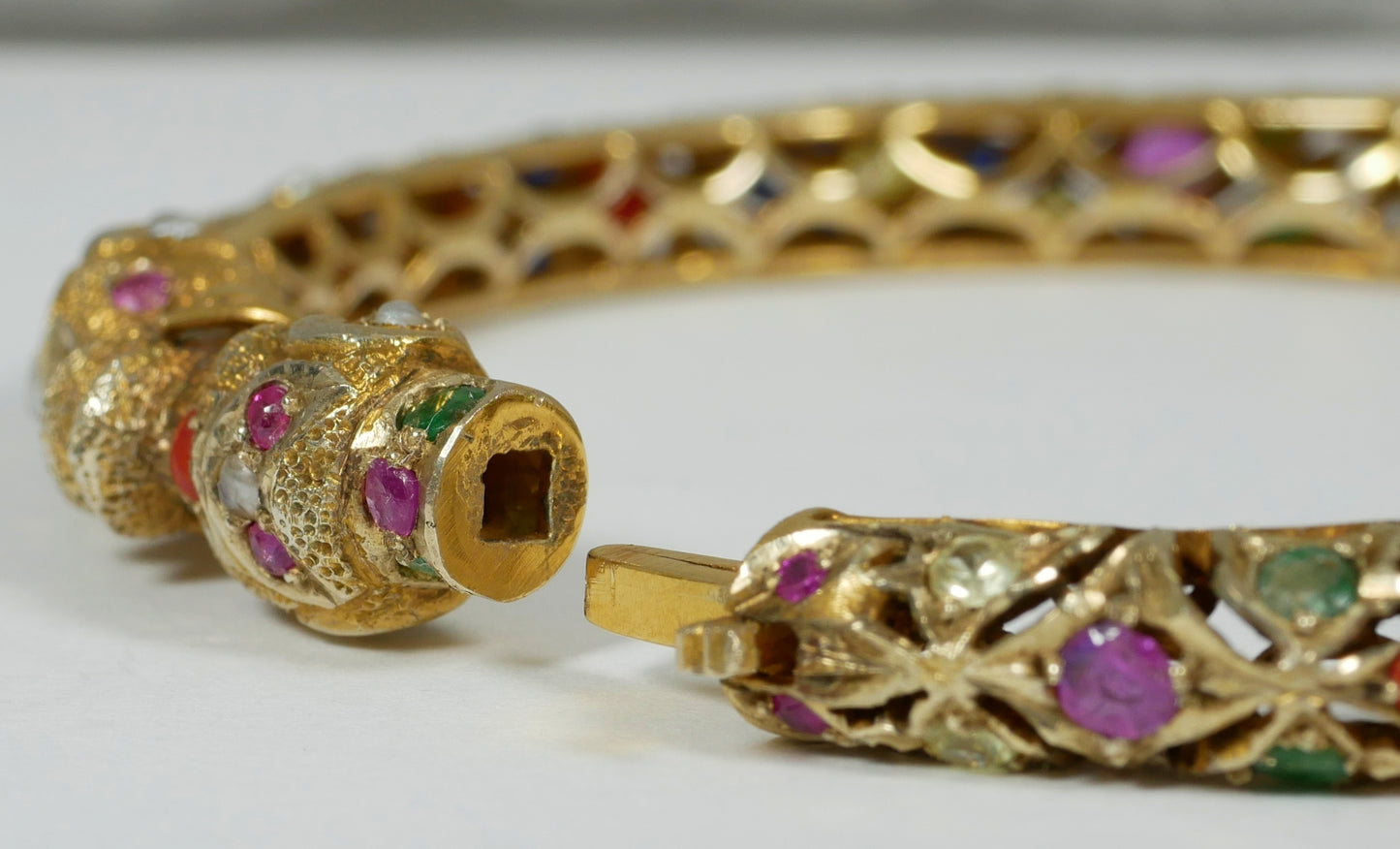 Vintage Indian Mughal Solid 9ct Yellow Gold & Precious Gemstone Bangle Elephant