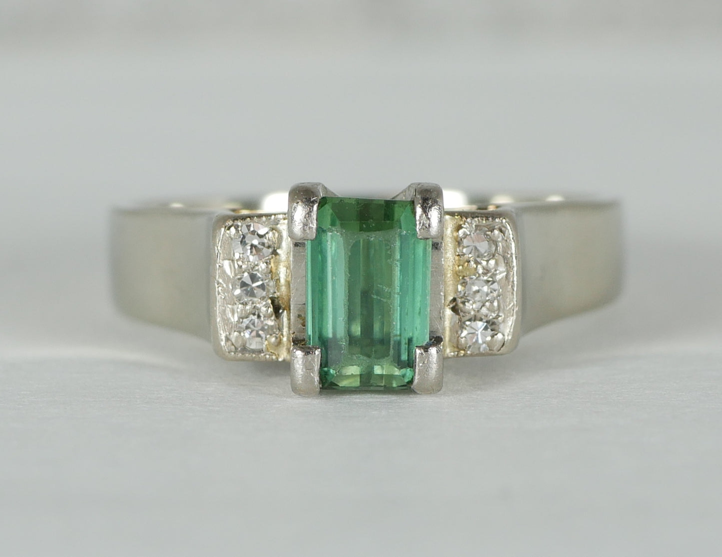 Solid 18ct White Gold Emerald Green Tourmaline Diamond Dress Ring Size 7.5 O 55
