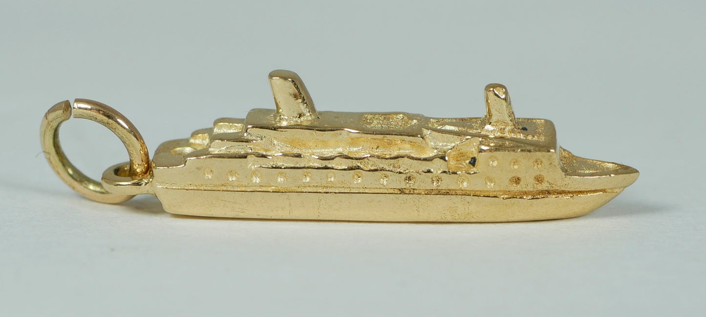 Solid 9ct Yellow Gold Cruise Ship Pacific Sky Ocean Liner Boat Pendant Charm P&O
