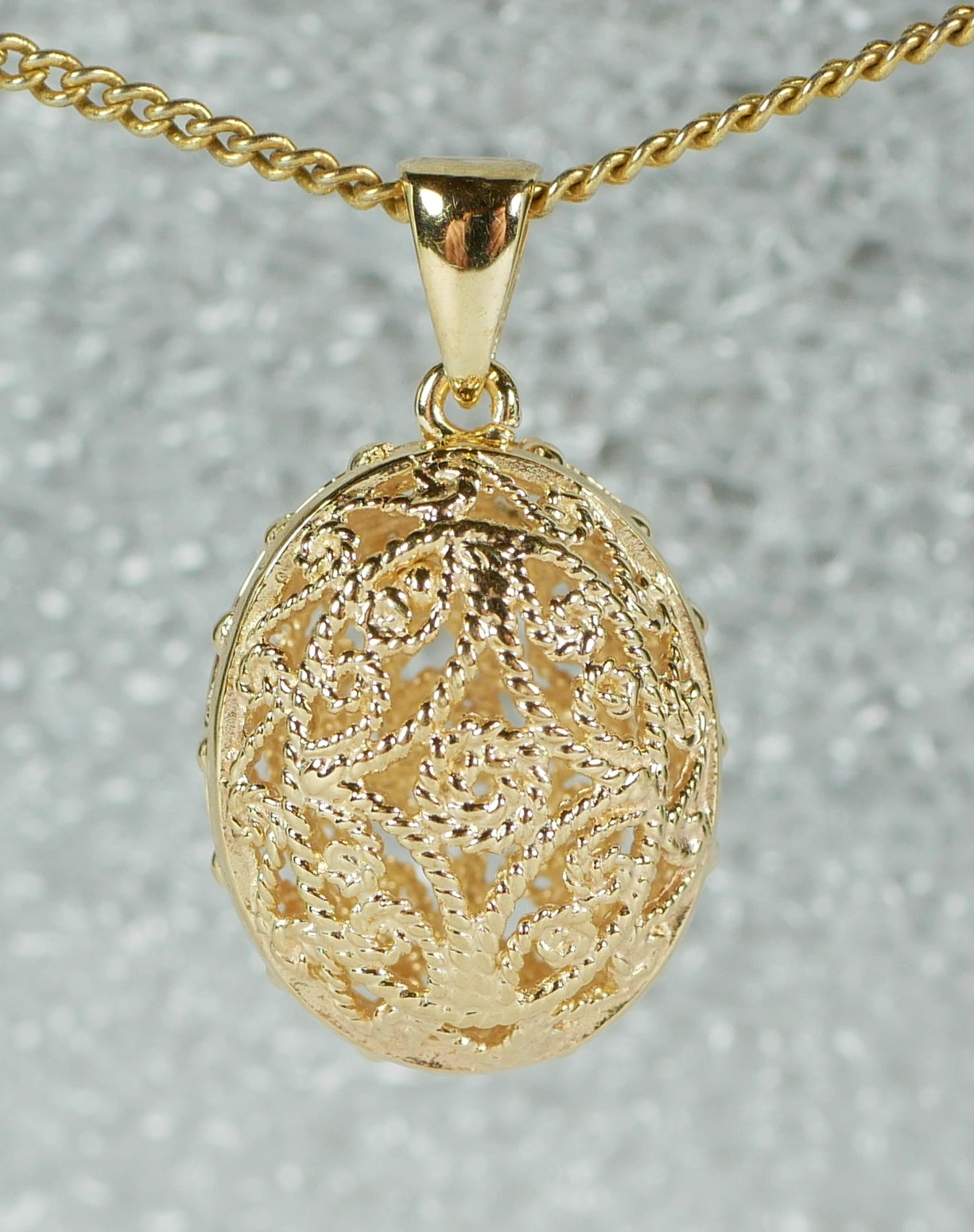 Solid 9ct Yellow Gold 17mm Filigree Hollow Oval Egg Necklace Pendant Charm 375