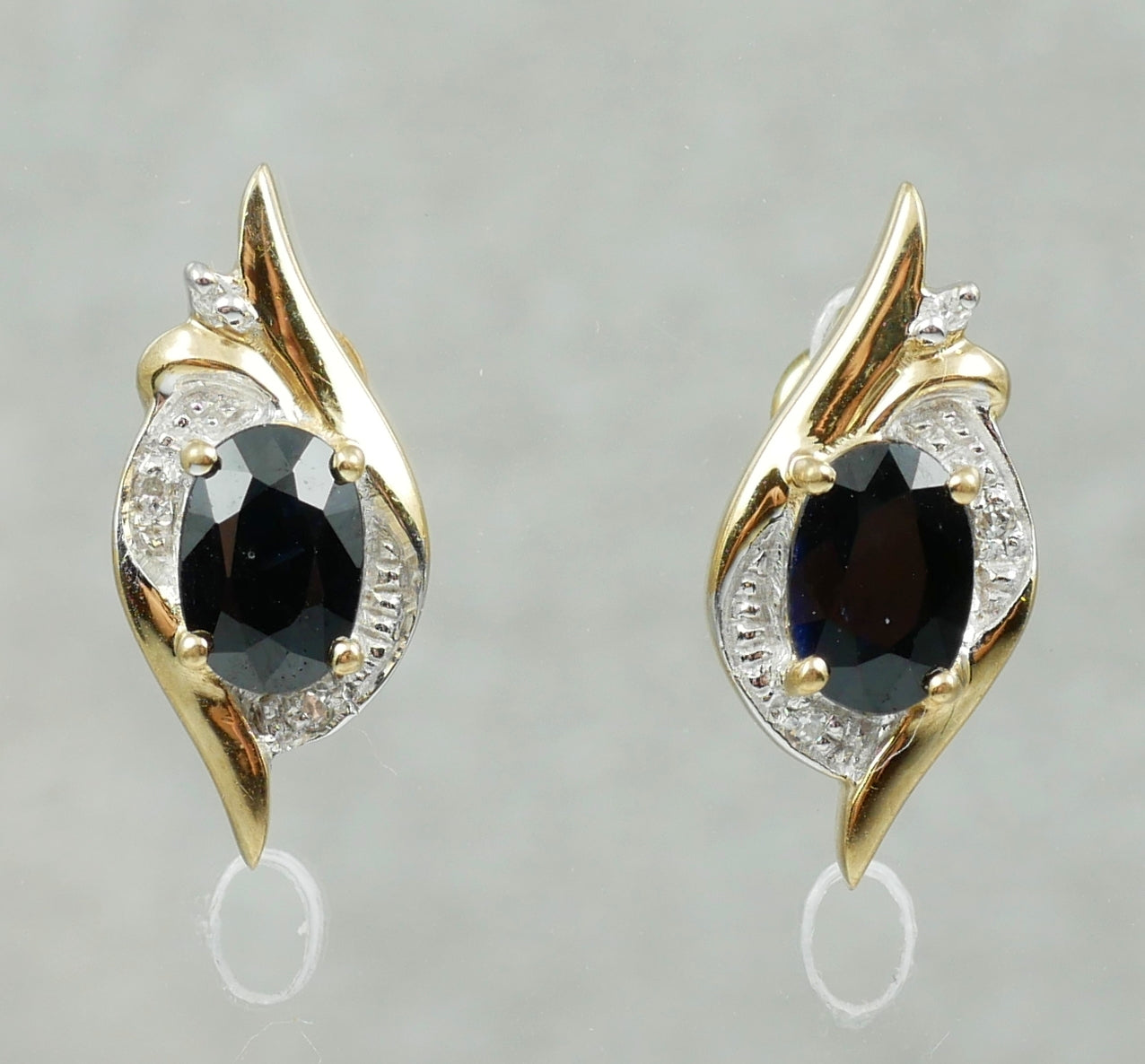 Modern Pair of Solid 9ct Yellow Gold Blue Sapphire & Diamond Stud Earrings Set