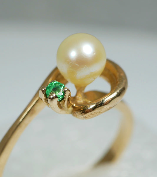Solid 9ct Yellow Gold 5mm Pearl & Green Emerald Stone Dress Ring Size 7 N 54 375