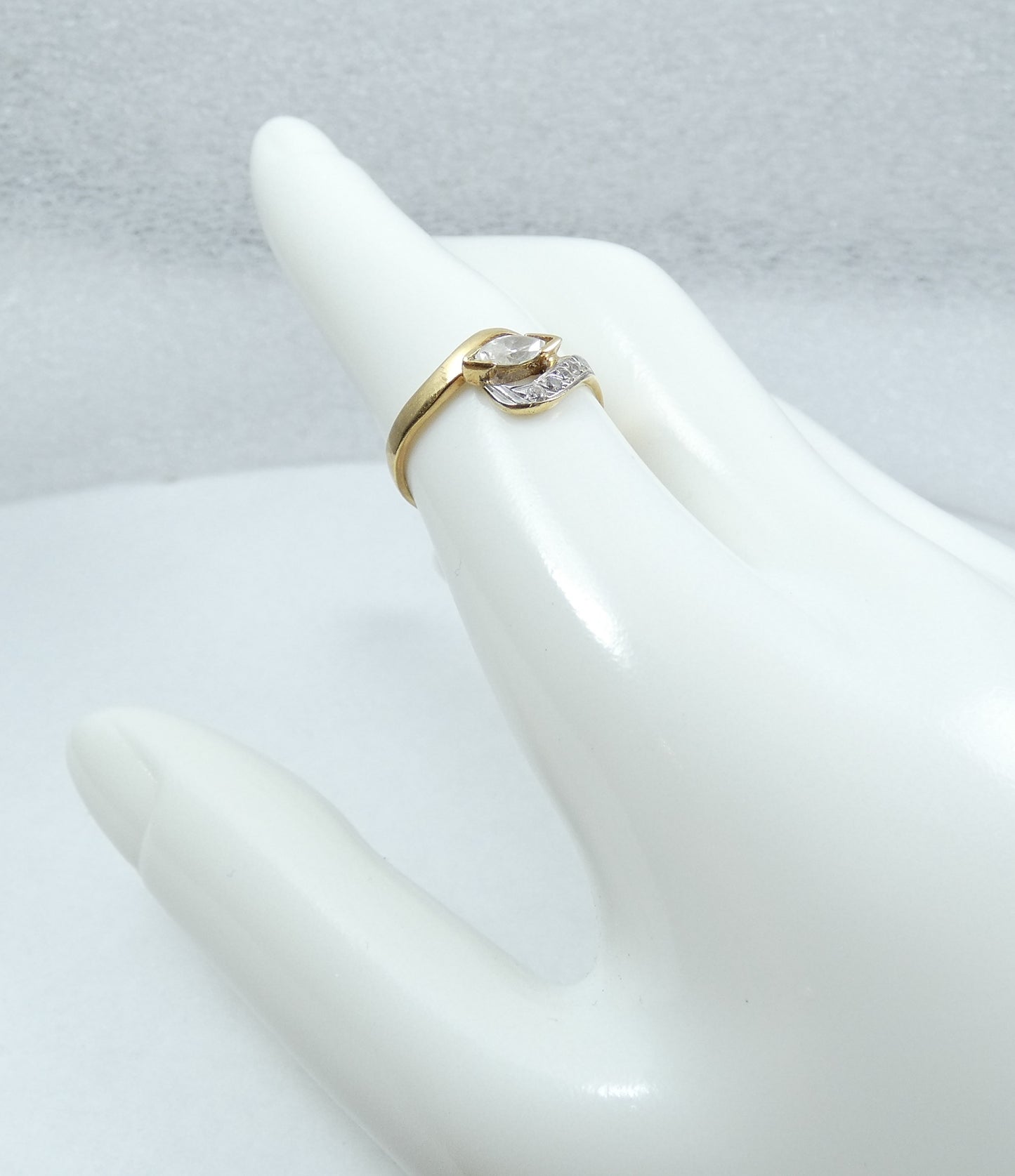 Solid 18ct Yellow Gold Marquise Navette & Round Cut CZ Dress Ring Size 6.5 M 52