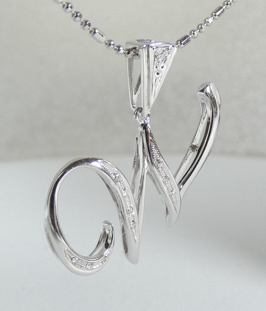 Solid 18ct White Gold & Diamond W Initial Letter Necklace Pendant Alphabet 750