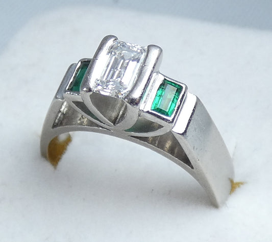 Solid 18ct White Gold 0.63ct Diamond & Emerald Dress Engagement Ring Size 7 N 54