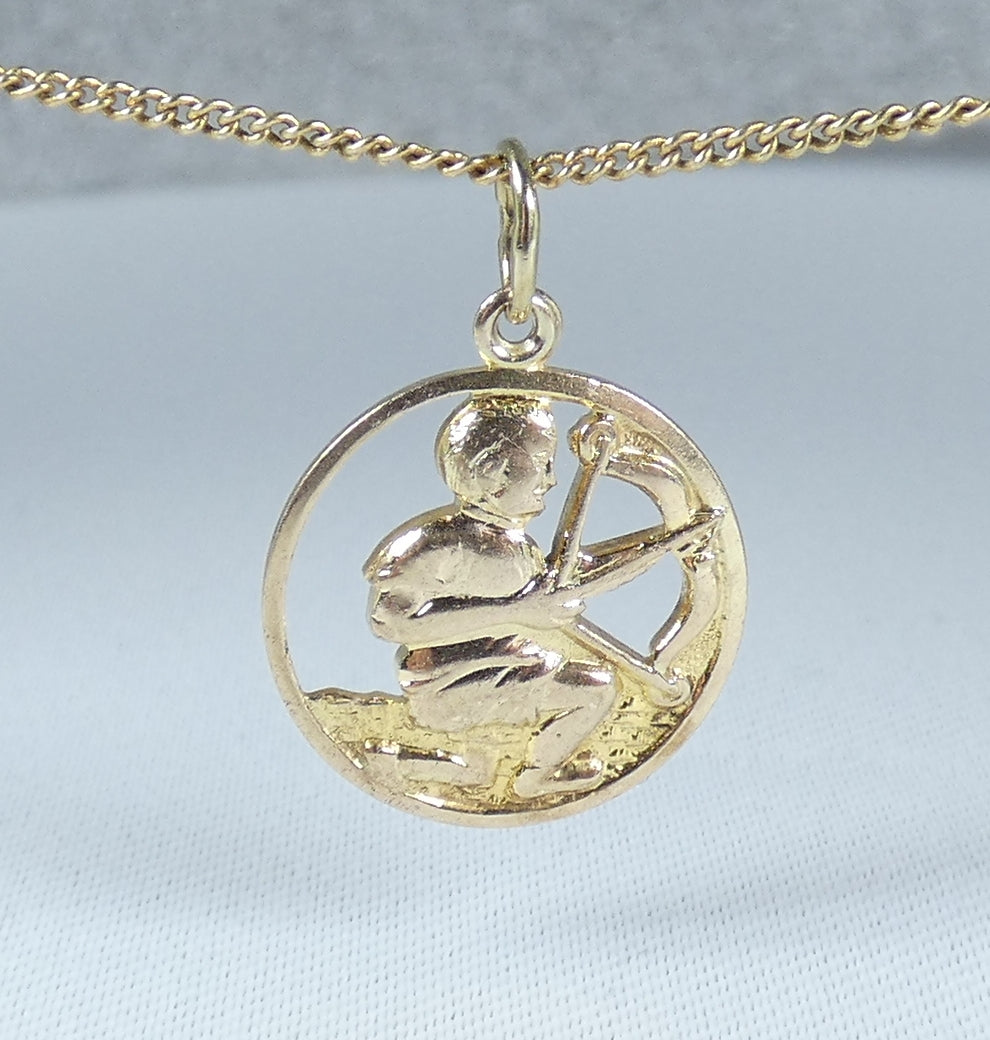 Solid 9ct Yellow Gold Sagittarius Zodiac Archer Bow Arrow Necklace Pendant Charm