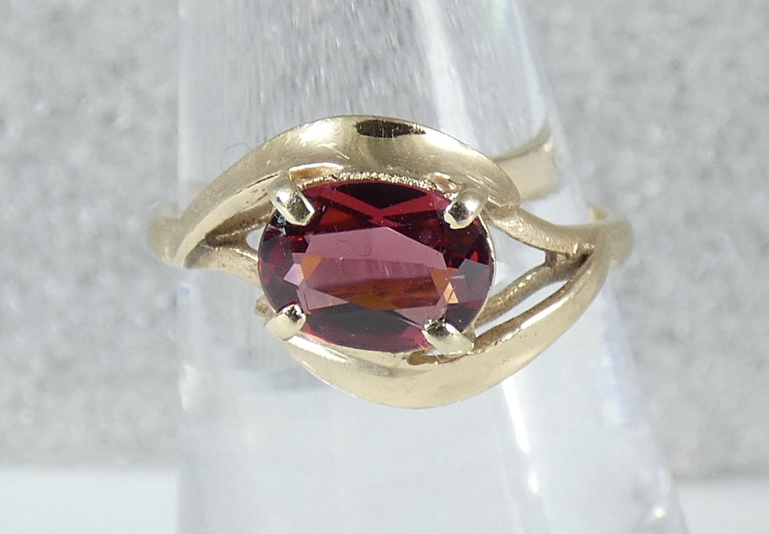 Vintage Solid 9ct Yellow Gold Oval Cut Red Garnet Dress Ring Size 7 N 54 Maroon