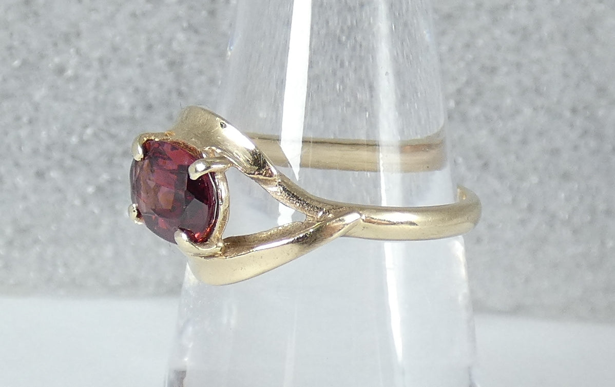 Vintage Solid 9ct Yellow Gold Oval Cut Red Garnet Dress Ring Size 7 N 54 Maroon