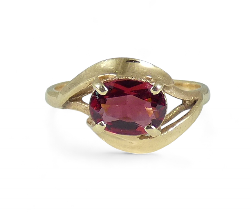 Vintage Solid 9ct Yellow Gold Oval Cut Red Garnet Dress Ring Size 7 N 54 Maroon