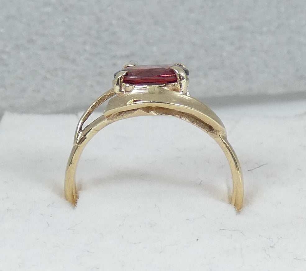 Vintage Solid 9ct Yellow Gold Oval Cut Red Garnet Dress Ring Size 7 N 54 Maroon