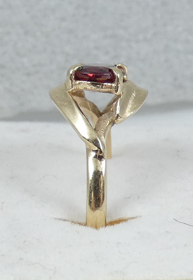 Vintage Solid 9ct Yellow Gold Oval Cut Red Garnet Dress Ring Size 7 N 54 Maroon